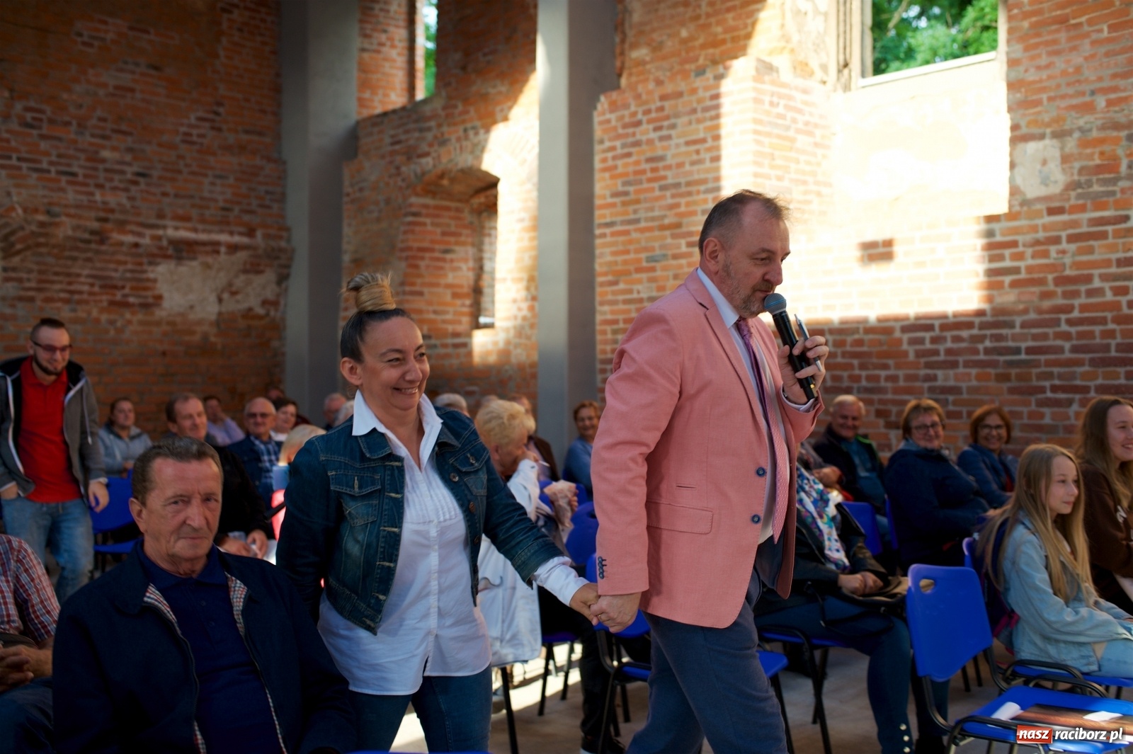 Zdjęcie w galerii na portalu naszraciborz.pl: Tworkowski piknik przy zamku zakończony fire show [FOTO] wiadomości z regionu