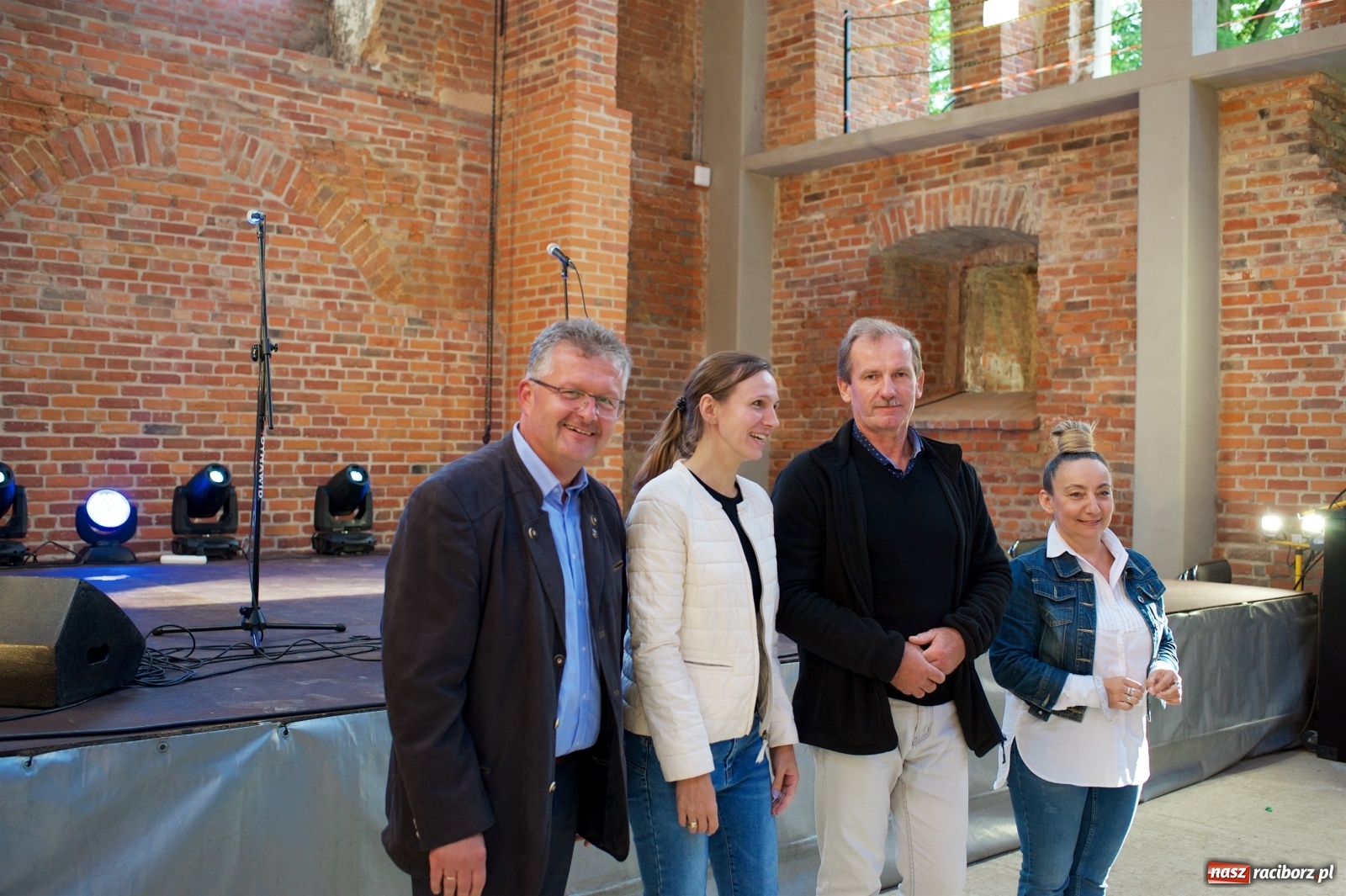 Zdjęcie w galerii na portalu naszraciborz.pl: Tworkowski piknik przy zamku zakończony fire show [FOTO] wiadomości z regionu