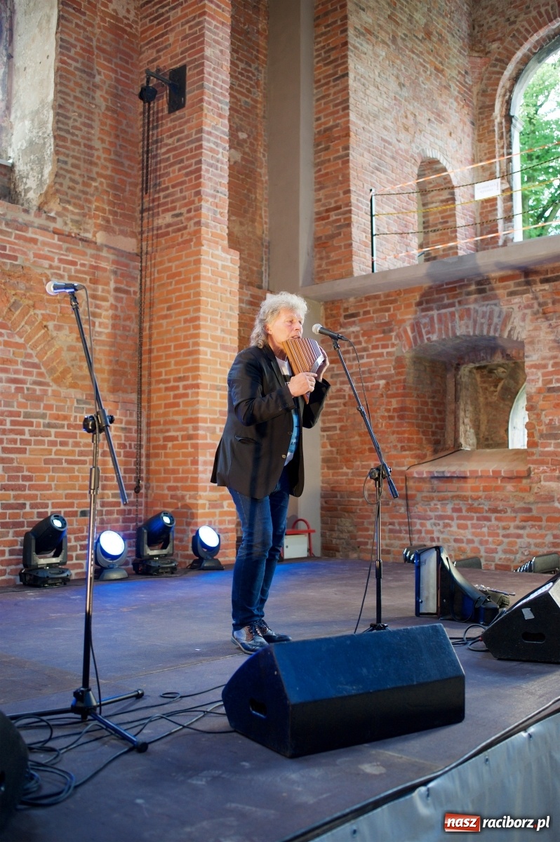 Zdjęcie w galerii na portalu naszraciborz.pl: Tworkowski piknik przy zamku zakończony fire show [FOTO] wiadomości z regionu