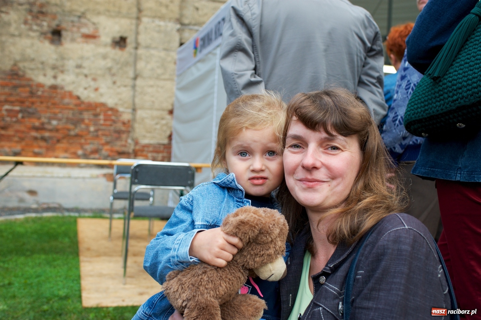 Zdjęcie w galerii na portalu naszraciborz.pl: Tworkowski piknik przy zamku zakończony fire show [FOTO] wiadomości z regionu