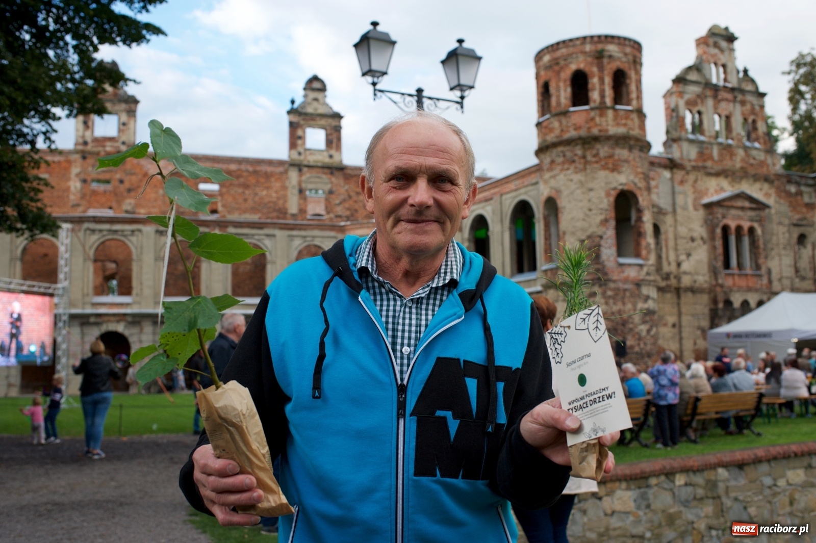 Zdjęcie w galerii na portalu naszraciborz.pl: Tworkowski piknik przy zamku zakończony fire show [FOTO] wiadomości z regionu