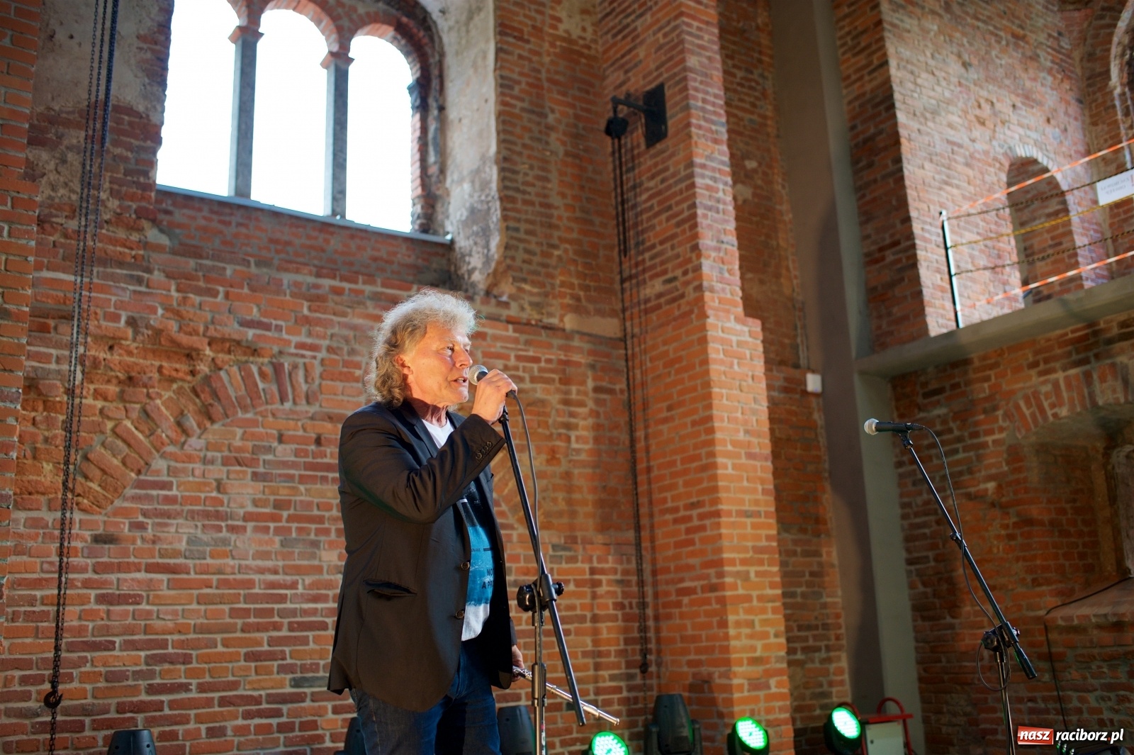 Zdjęcie w galerii na portalu naszraciborz.pl: Tworkowski piknik przy zamku zakończony fire show [FOTO] wiadomości z regionu