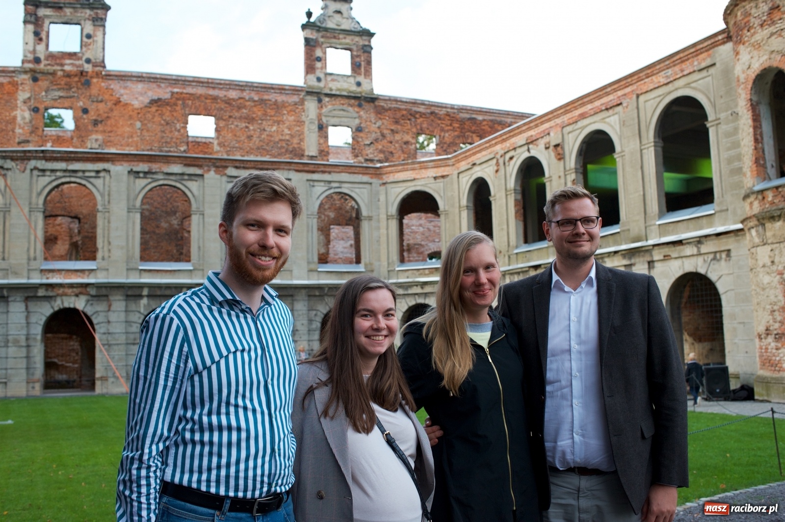 Zdjęcie w galerii na portalu naszraciborz.pl: Tworkowski piknik przy zamku zakończony fire show [FOTO] wiadomości z regionu