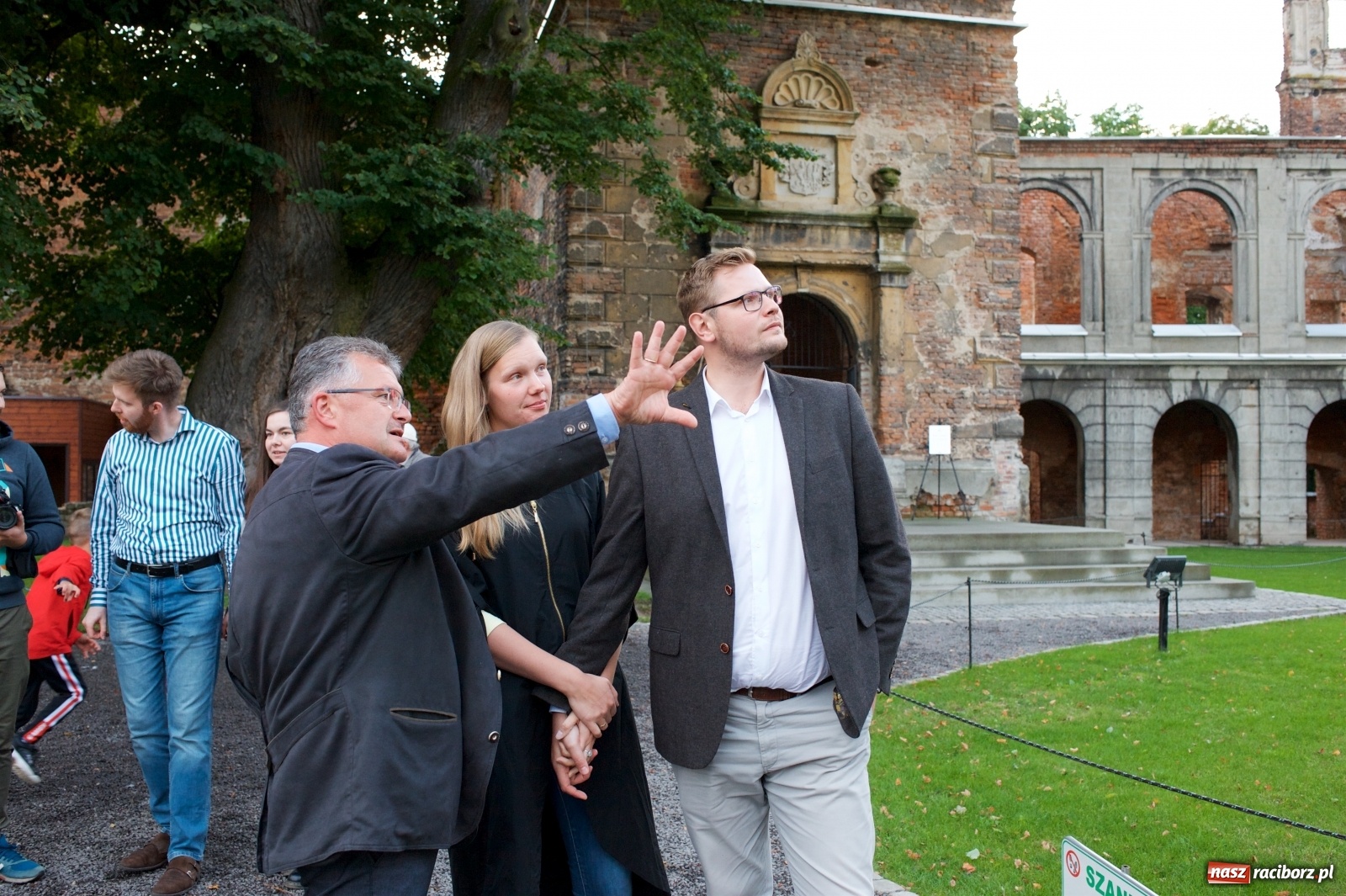 Zdjęcie w galerii na portalu naszraciborz.pl: Tworkowski piknik przy zamku zakończony fire show [FOTO] wiadomości z regionu