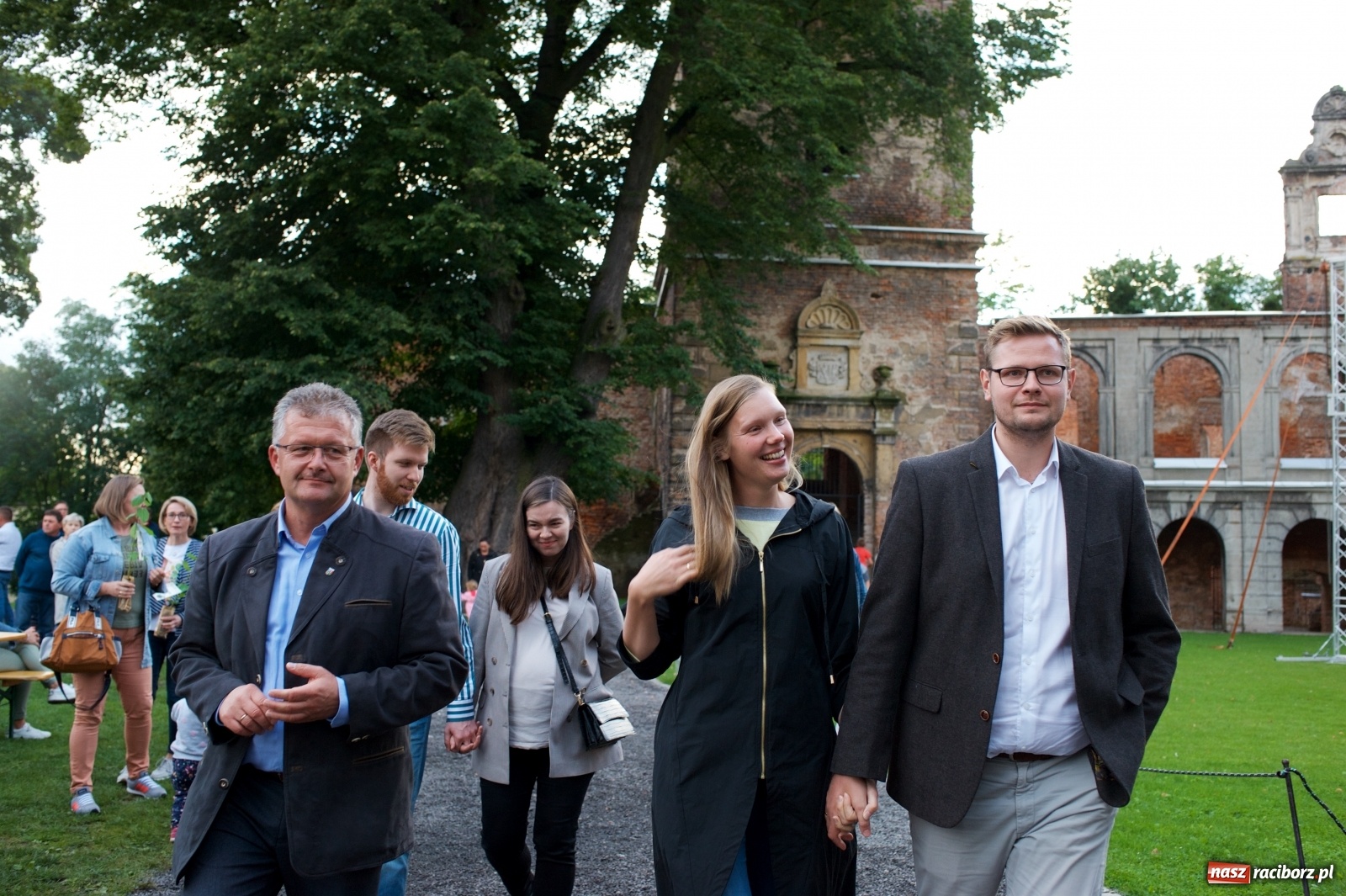 Zdjęcie w galerii na portalu naszraciborz.pl: Tworkowski piknik przy zamku zakończony fire show [FOTO] wiadomości z regionu