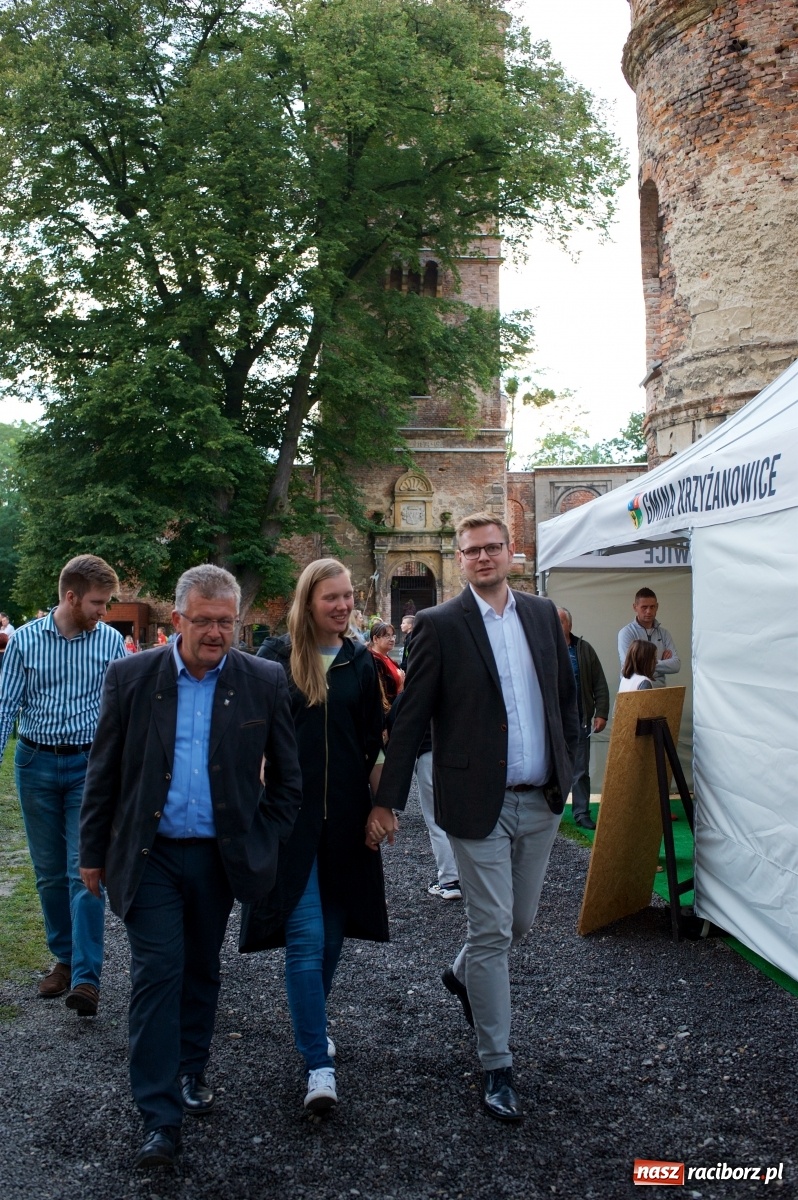 Zdjęcie w galerii na portalu naszraciborz.pl: Tworkowski piknik przy zamku zakończony fire show [FOTO] wiadomości z regionu