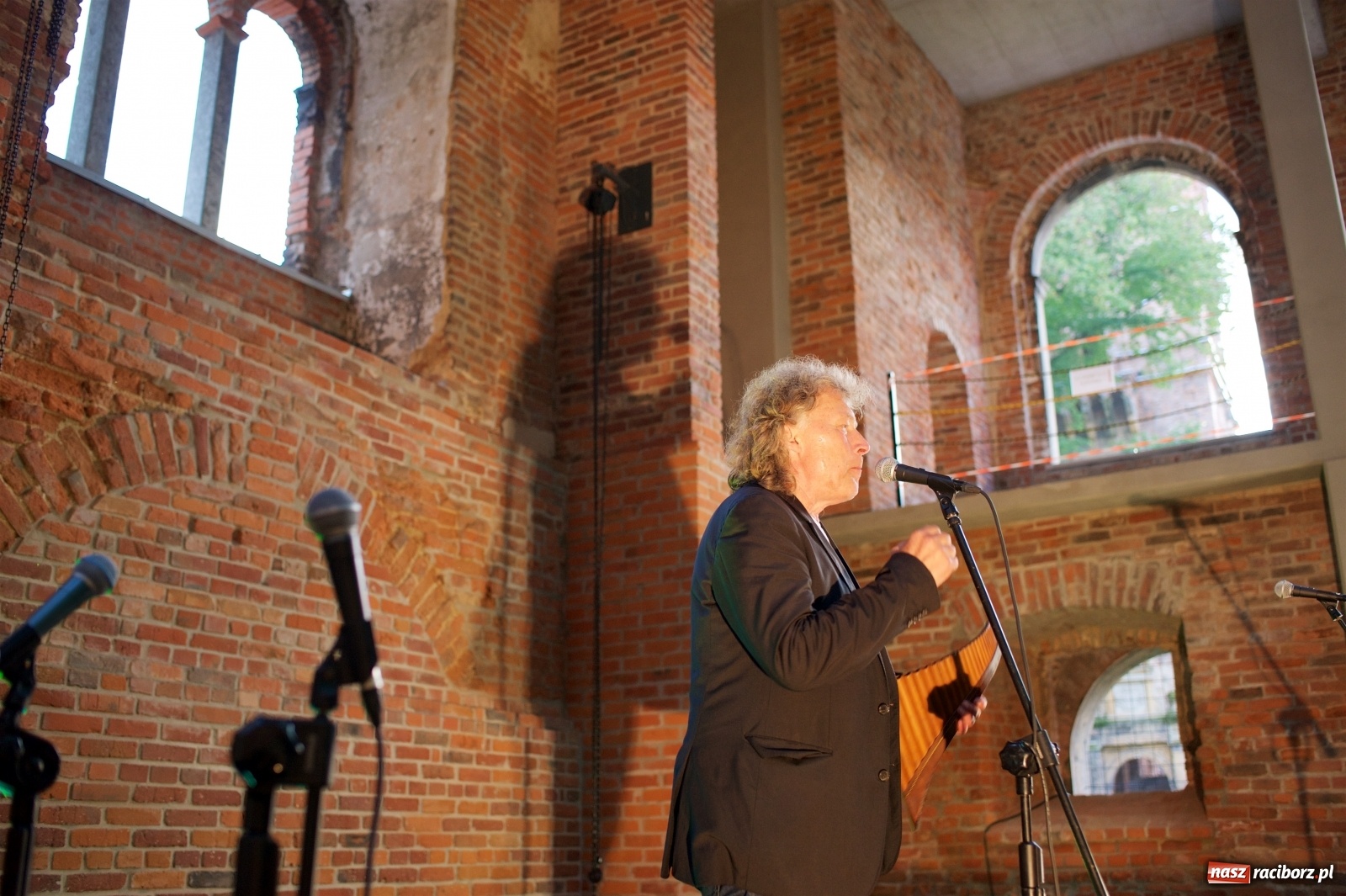 Zdjęcie w galerii na portalu naszraciborz.pl: Tworkowski piknik przy zamku zakończony fire show [FOTO] wiadomości z regionu