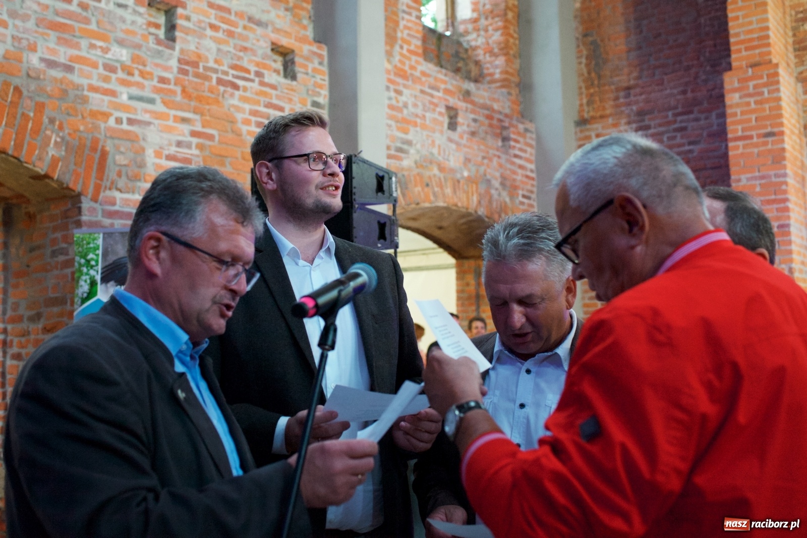Zdjęcie w galerii na portalu naszraciborz.pl: Tworkowski piknik przy zamku zakończony fire show [FOTO] wiadomości z regionu