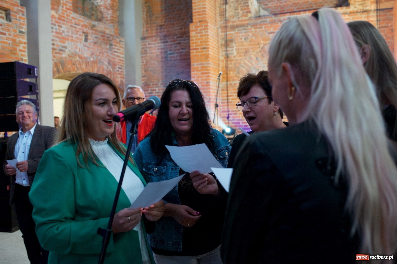 Zdjęcie w galerii na portalu naszraciborz.pl: Tworkowski piknik przy zamku zakończony fire show [FOTO] wiadomości z regionu