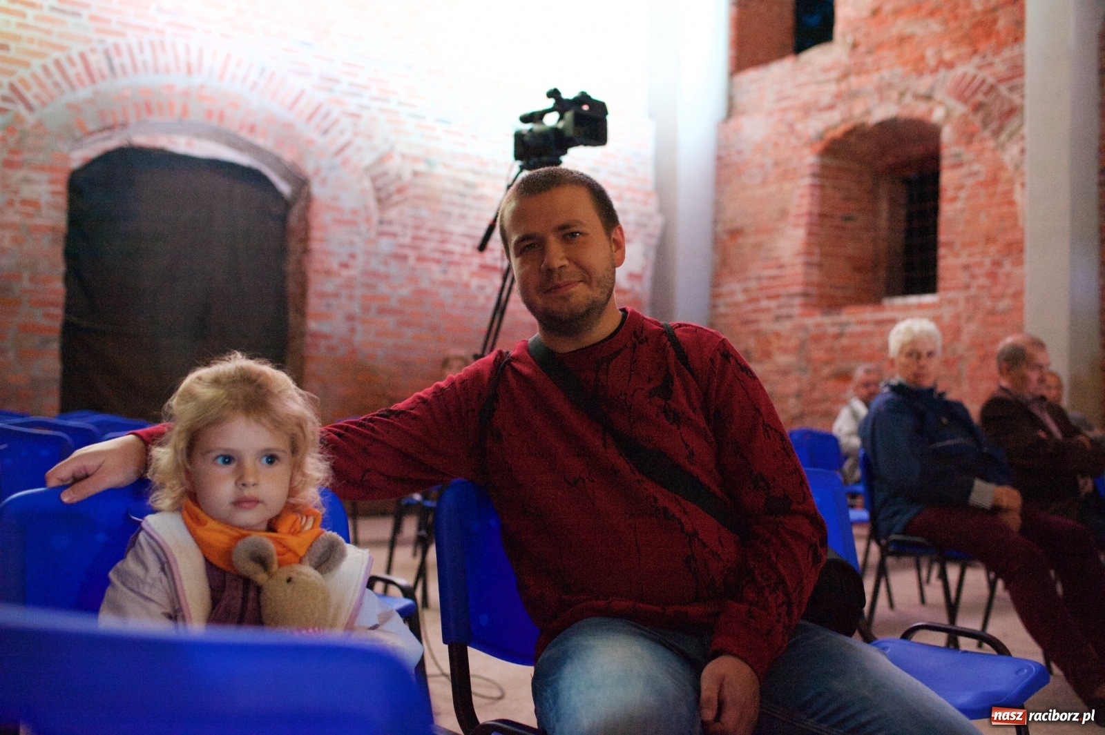 Zdjęcie w galerii na portalu naszraciborz.pl: Tworkowski piknik przy zamku zakończony fire show [FOTO] wiadomości z regionu