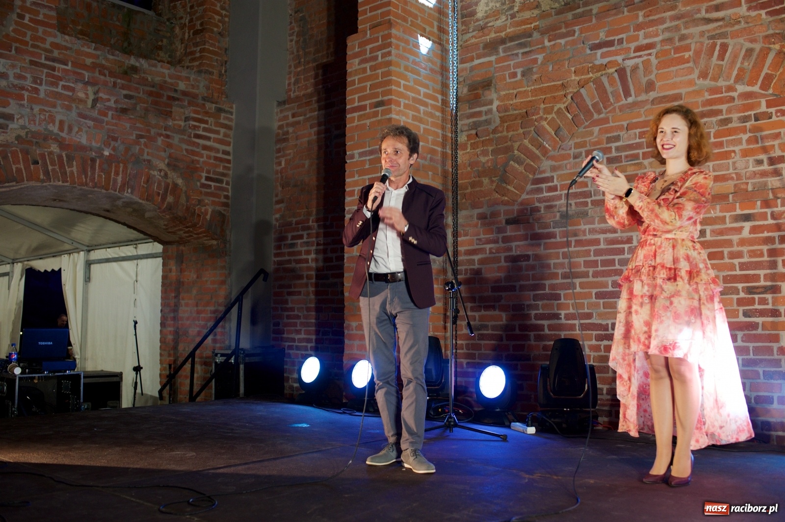 Zdjęcie w galerii na portalu naszraciborz.pl: Tworkowski piknik przy zamku zakończony fire show [FOTO] wiadomości z regionu