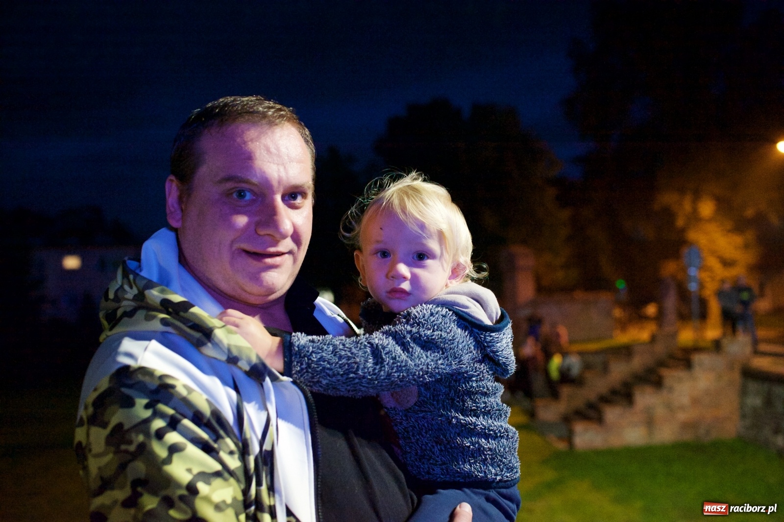 Zdjęcie w galerii na portalu naszraciborz.pl: Tworkowski piknik przy zamku zakończony fire show [FOTO] wiadomości z regionu