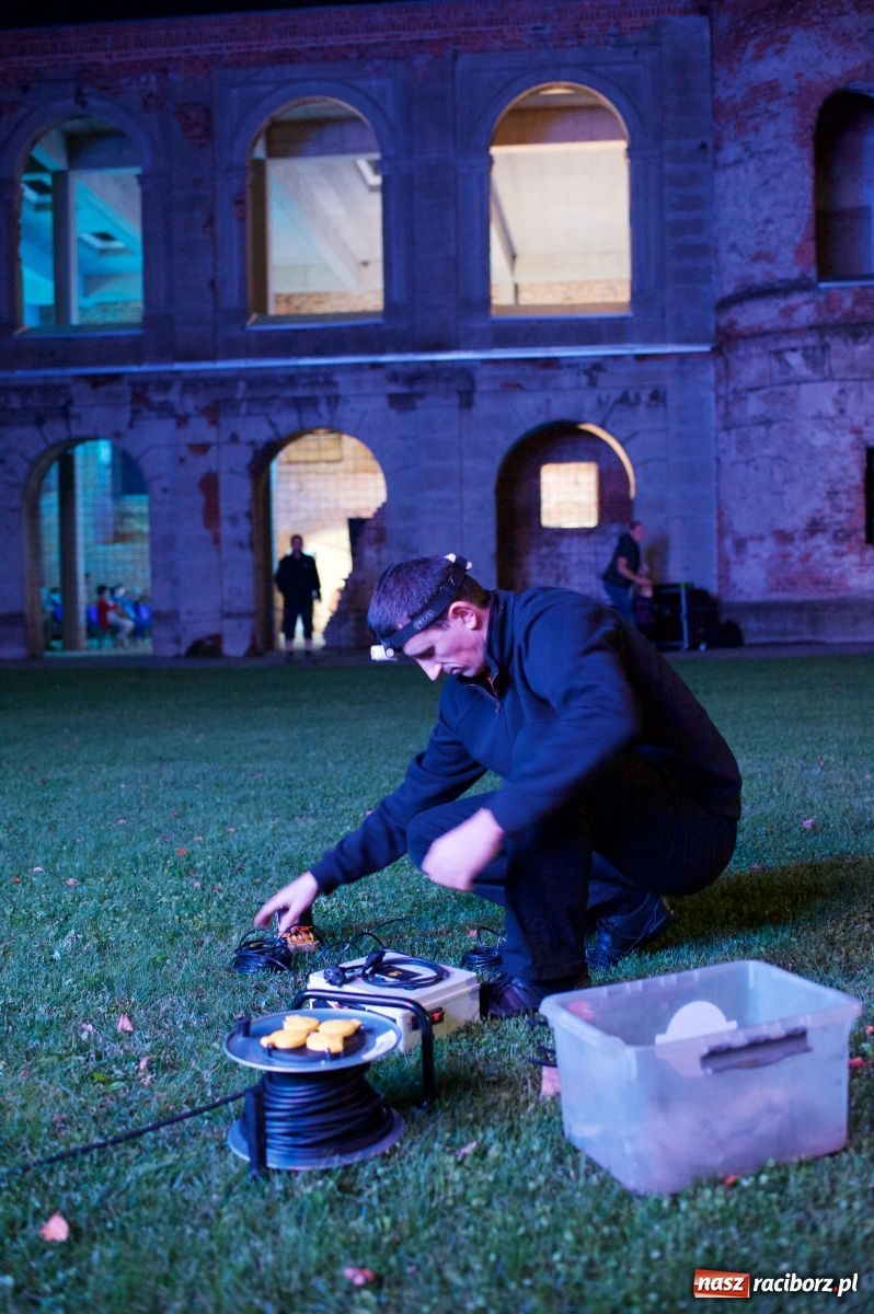 Zdjęcie w galerii na portalu naszraciborz.pl: Tworkowski piknik przy zamku zakończony fire show [FOTO] wiadomości z regionu