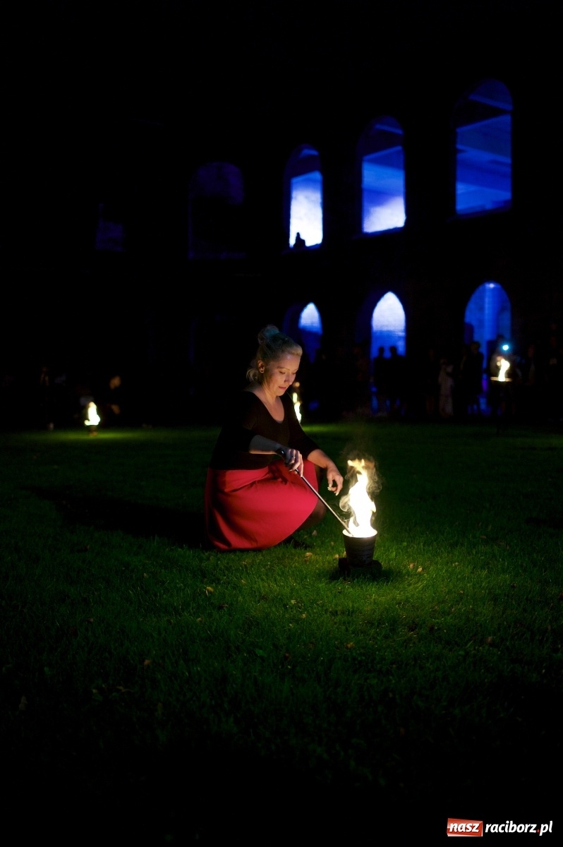 Zdjęcie w galerii na portalu naszraciborz.pl: Tworkowski piknik przy zamku zakończony fire show [FOTO] wiadomości z regionu