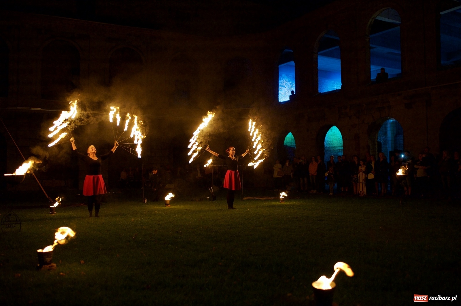 Zdjęcie w galerii na portalu naszraciborz.pl: Tworkowski piknik przy zamku zakończony fire show [FOTO] wiadomości z regionu