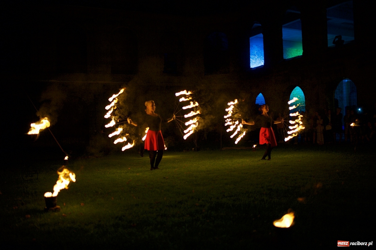 Zdjęcie w galerii na portalu naszraciborz.pl: Tworkowski piknik przy zamku zakończony fire show [FOTO] wiadomości z regionu