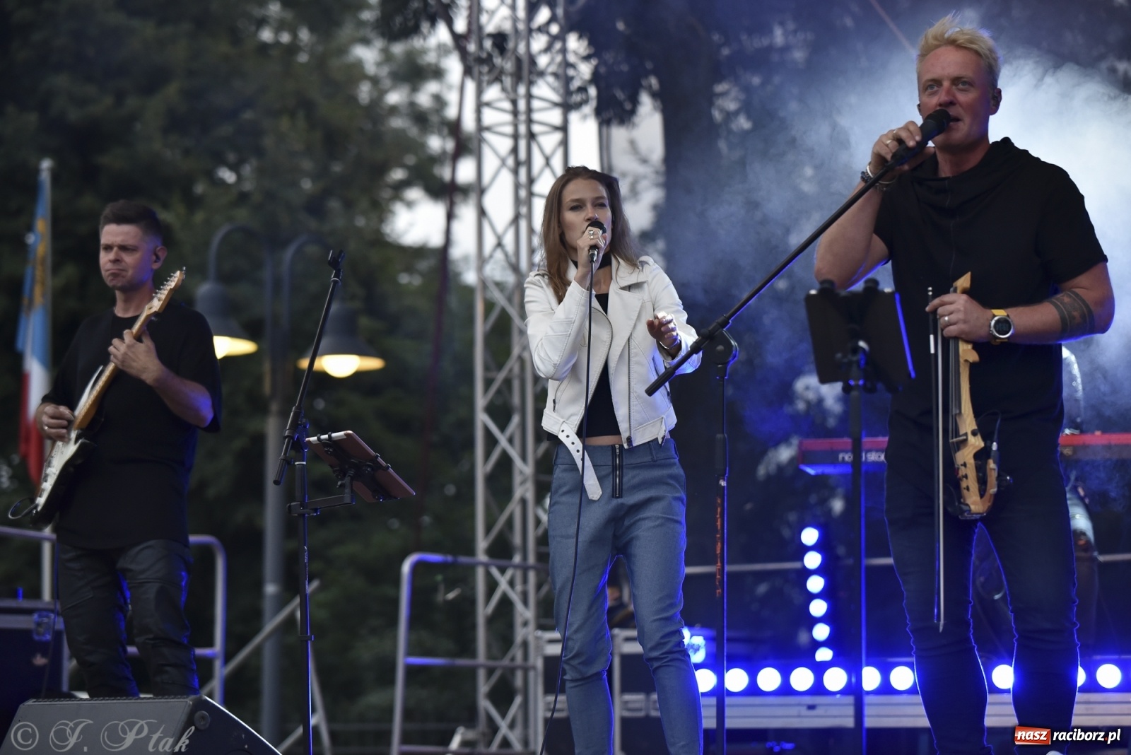 Zdjęcie w galerii na portalu naszraciborz.pl: Koncert z okazji 10-lecia zespołu BARTNICKY za nami wiadomości z regionu