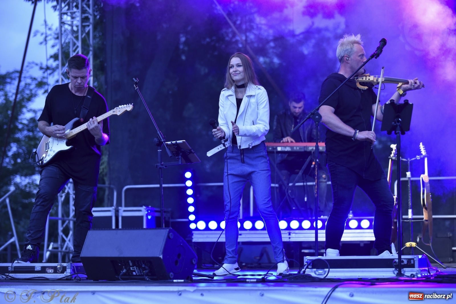Zdjęcie w galerii na portalu naszraciborz.pl: Koncert z okazji 10-lecia zespołu BARTNICKY za nami wiadomości z regionu