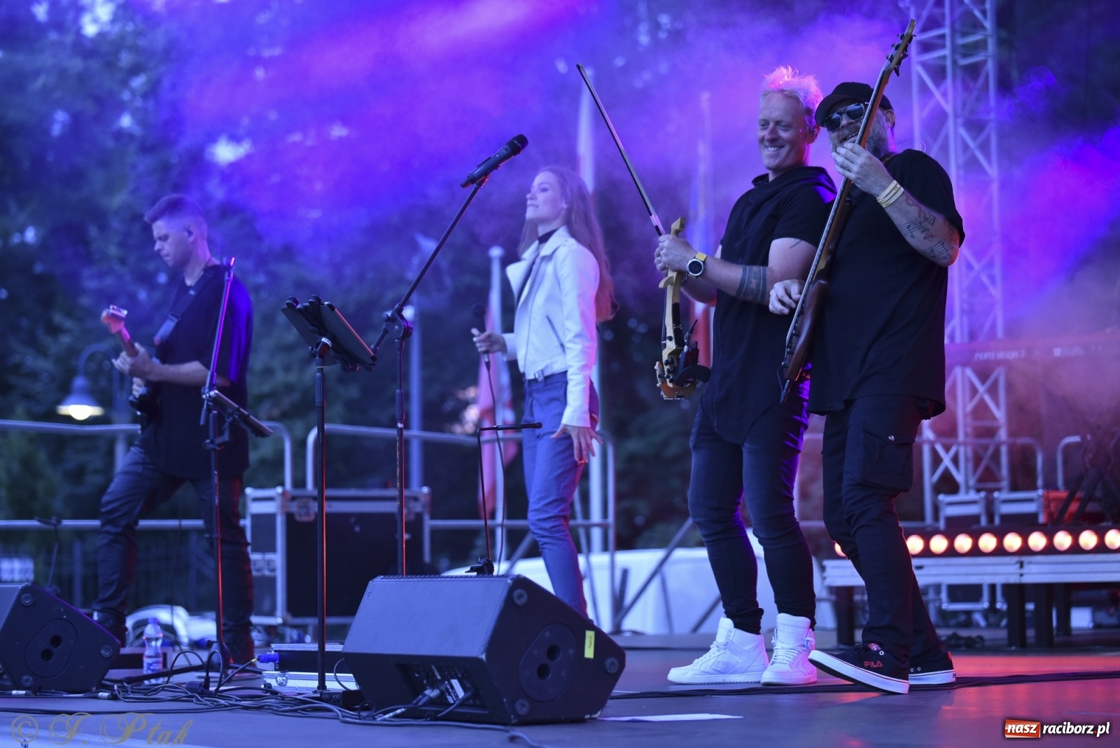 Zdjęcie w galerii na portalu naszraciborz.pl: Koncert z okazji 10-lecia zespołu BARTNICKY za nami wiadomości z regionu