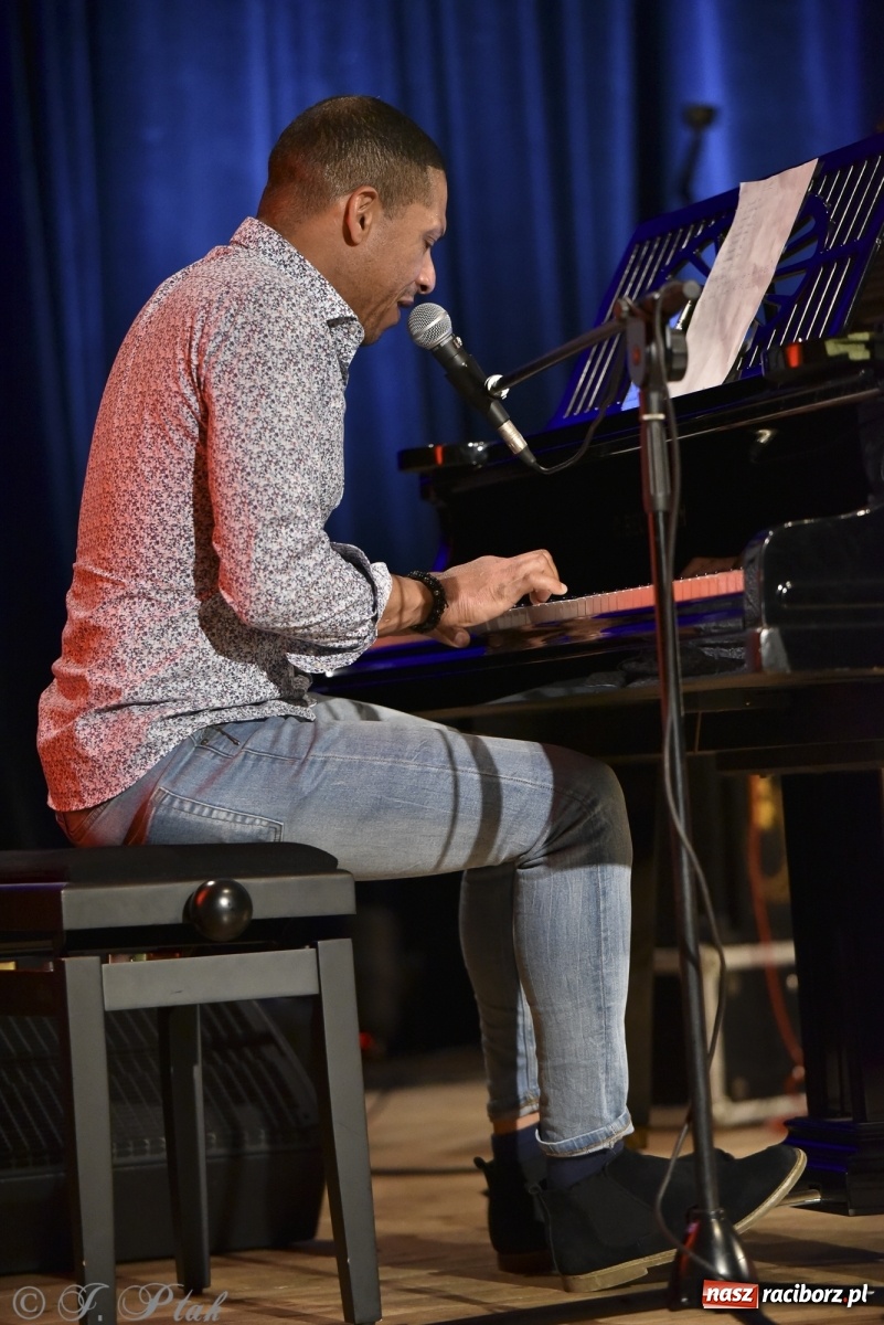 Zdjęcie w galerii na portalu naszraciborz.pl: Juanky&Sabrosura Viva. Kubańskie rytmy rozgrzewały raciborzan wiadomości z regionu