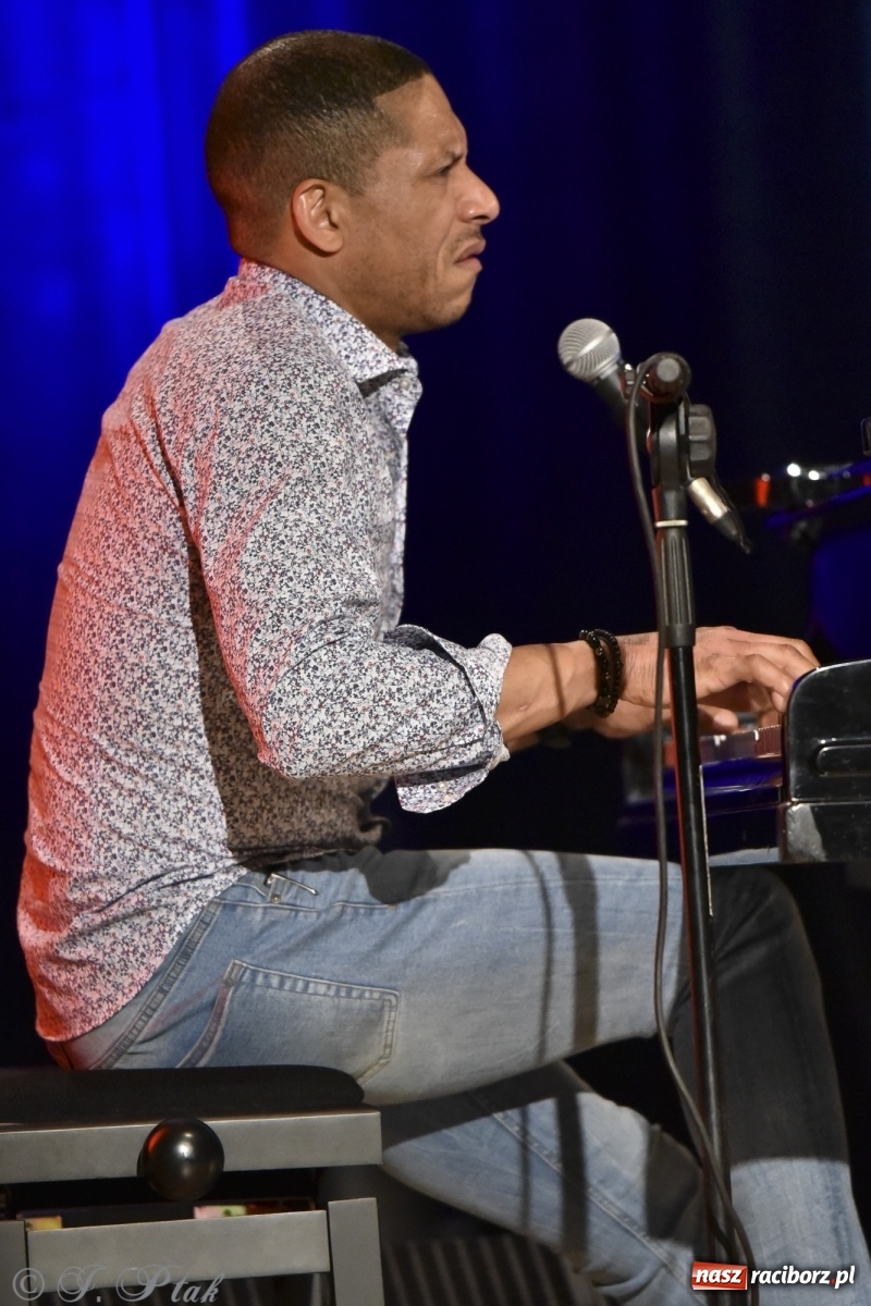 Zdjęcie w galerii na portalu naszraciborz.pl: Juanky&Sabrosura Viva. Kubańskie rytmy rozgrzewały raciborzan wiadomości z regionu