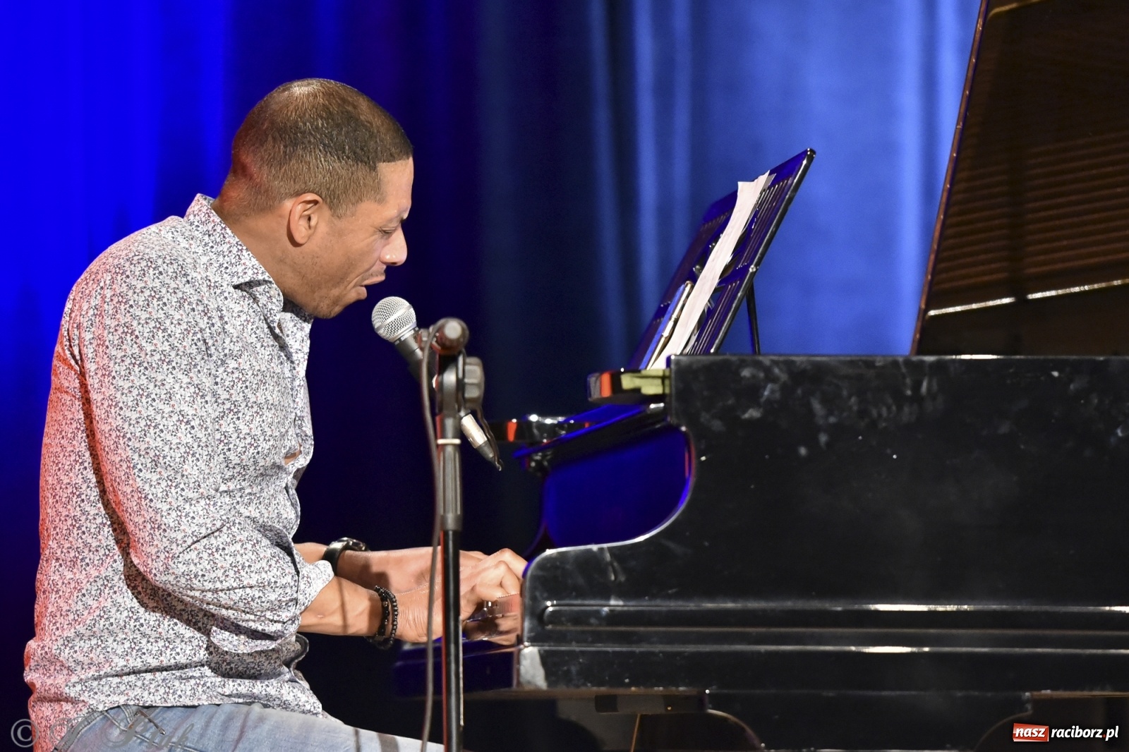 Zdjęcie w galerii na portalu naszraciborz.pl: Juanky&Sabrosura Viva. Kubańskie rytmy rozgrzewały raciborzan wiadomości z regionu