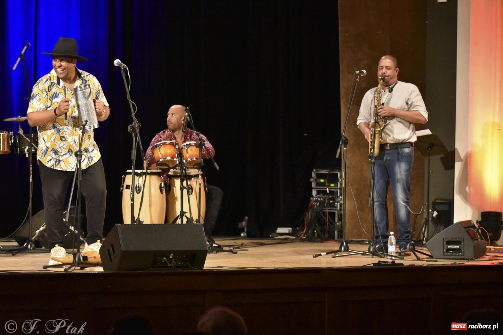 Zdjęcie w galerii na portalu naszraciborz.pl: Juanky&Sabrosura Viva. Kubańskie rytmy rozgrzewały raciborzan wiadomości z regionu