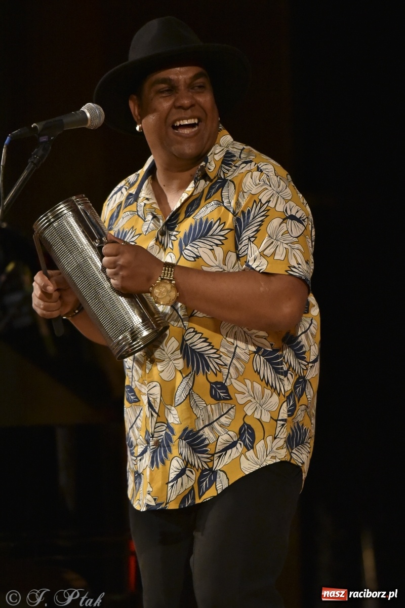 Zdjęcie w galerii na portalu naszraciborz.pl: Juanky&Sabrosura Viva. Kubańskie rytmy rozgrzewały raciborzan wiadomości z regionu