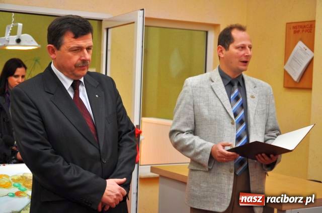 Zdjęcie w galerii na portalu naszraciborz.pl: Podwójne przecinanie wstęgi w CKU wiadomości z regionu