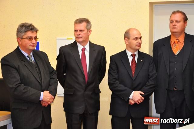 Zdjęcie w galerii na portalu naszraciborz.pl: Podwójne przecinanie wstęgi w CKU wiadomości z regionu