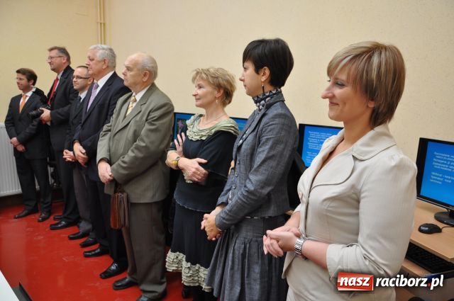 Zdjęcie w galerii na portalu naszraciborz.pl: Podwójne przecinanie wstęgi w CKU wiadomości z regionu