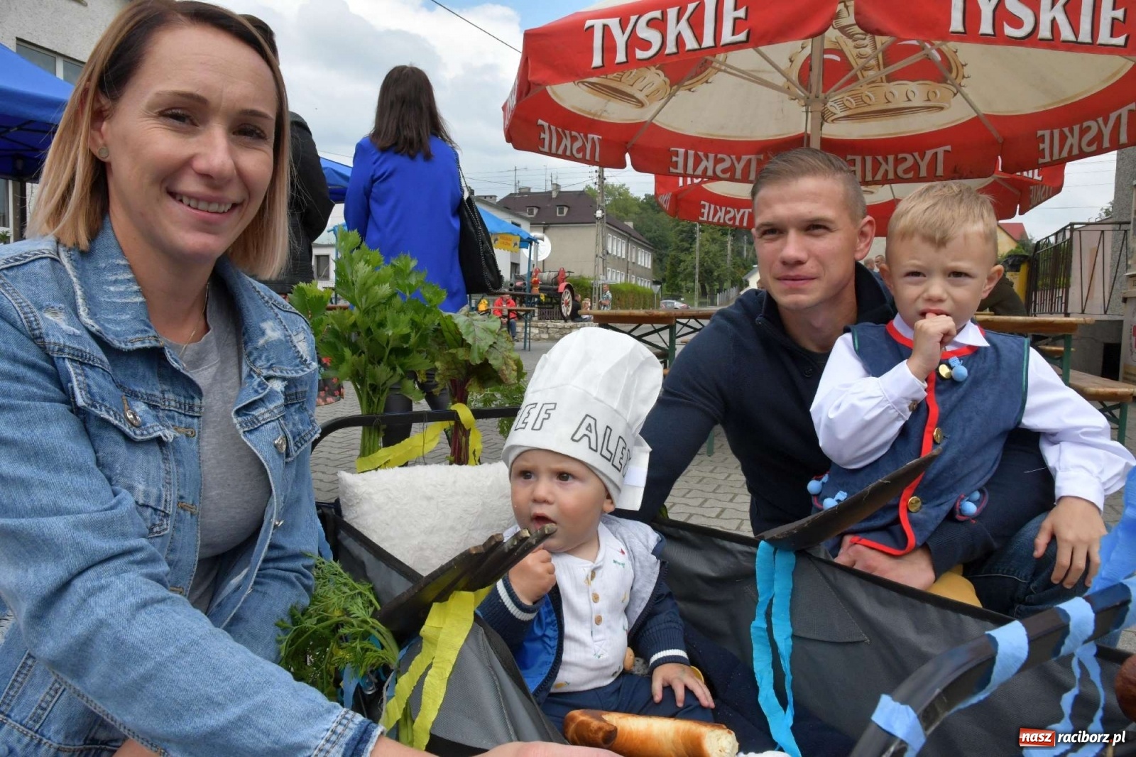 Zdjęcie w galerii na portalu naszraciborz.pl: Szczepionki jak napój bogów. Dożynki w Owsiszczach [FOTO i WIDEO] wiadomości z regionu