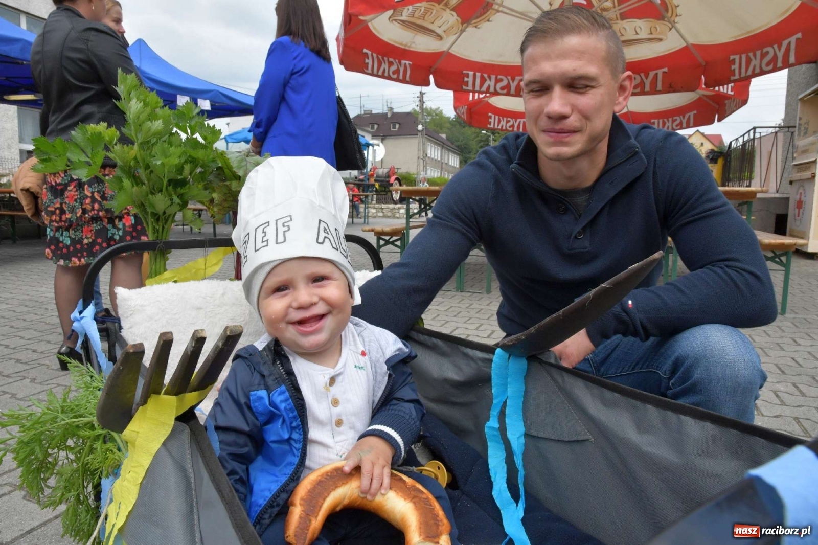 Zdjęcie w galerii na portalu naszraciborz.pl: Szczepionki jak napój bogów. Dożynki w Owsiszczach [FOTO i WIDEO] wiadomości z regionu