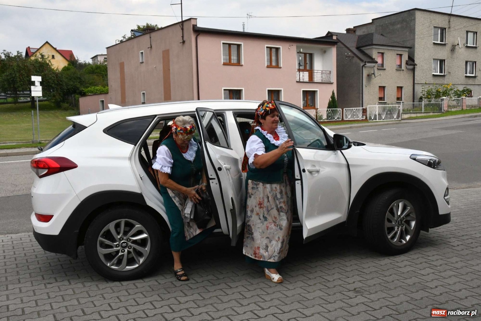 Zdjęcie w galerii na portalu naszraciborz.pl: Szczepionki jak napój bogów. Dożynki w Owsiszczach [FOTO i WIDEO] wiadomości z regionu