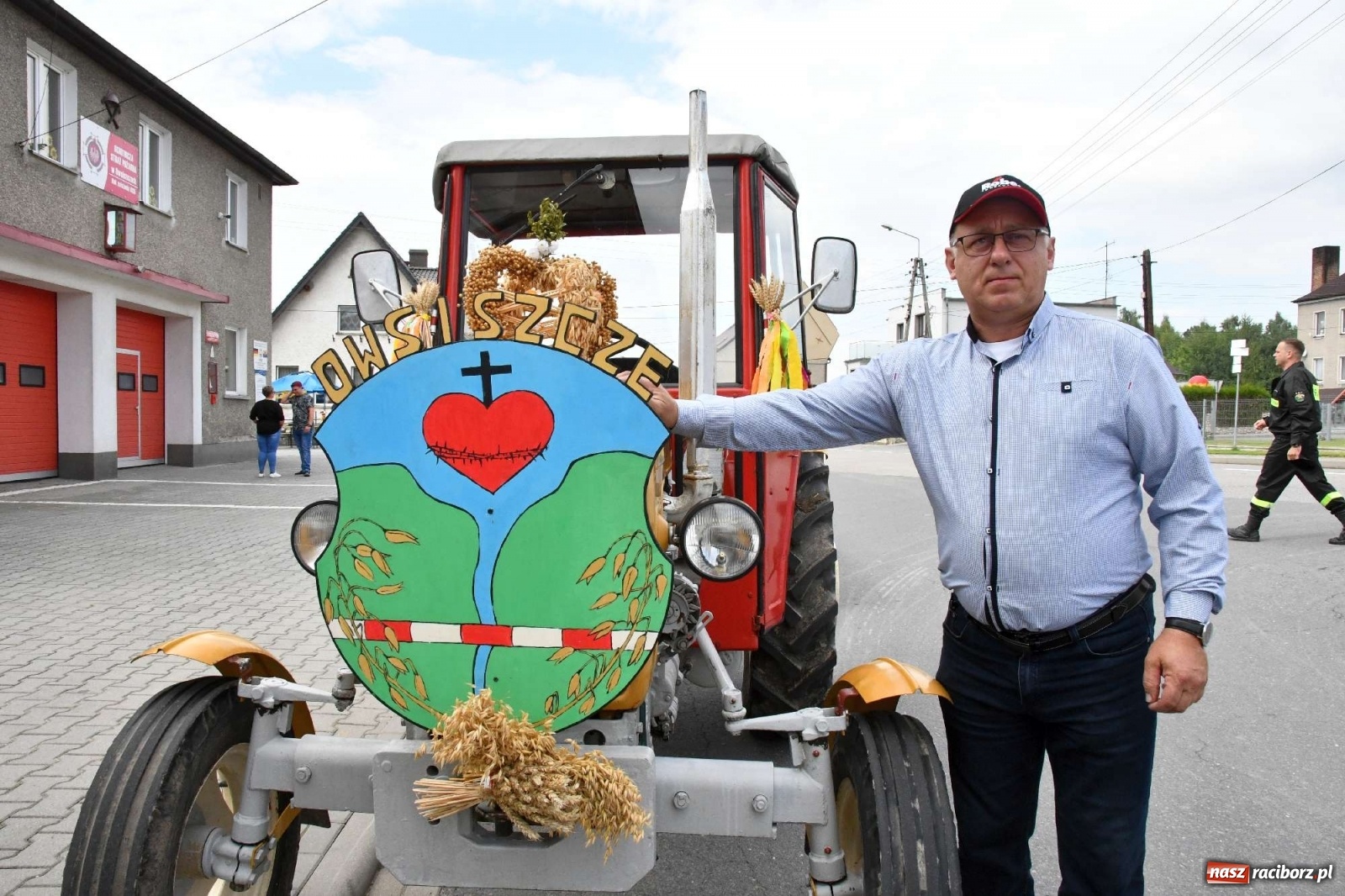 Zdjęcie w galerii na portalu naszraciborz.pl: Szczepionki jak napój bogów. Dożynki w Owsiszczach [FOTO i WIDEO] wiadomości z regionu