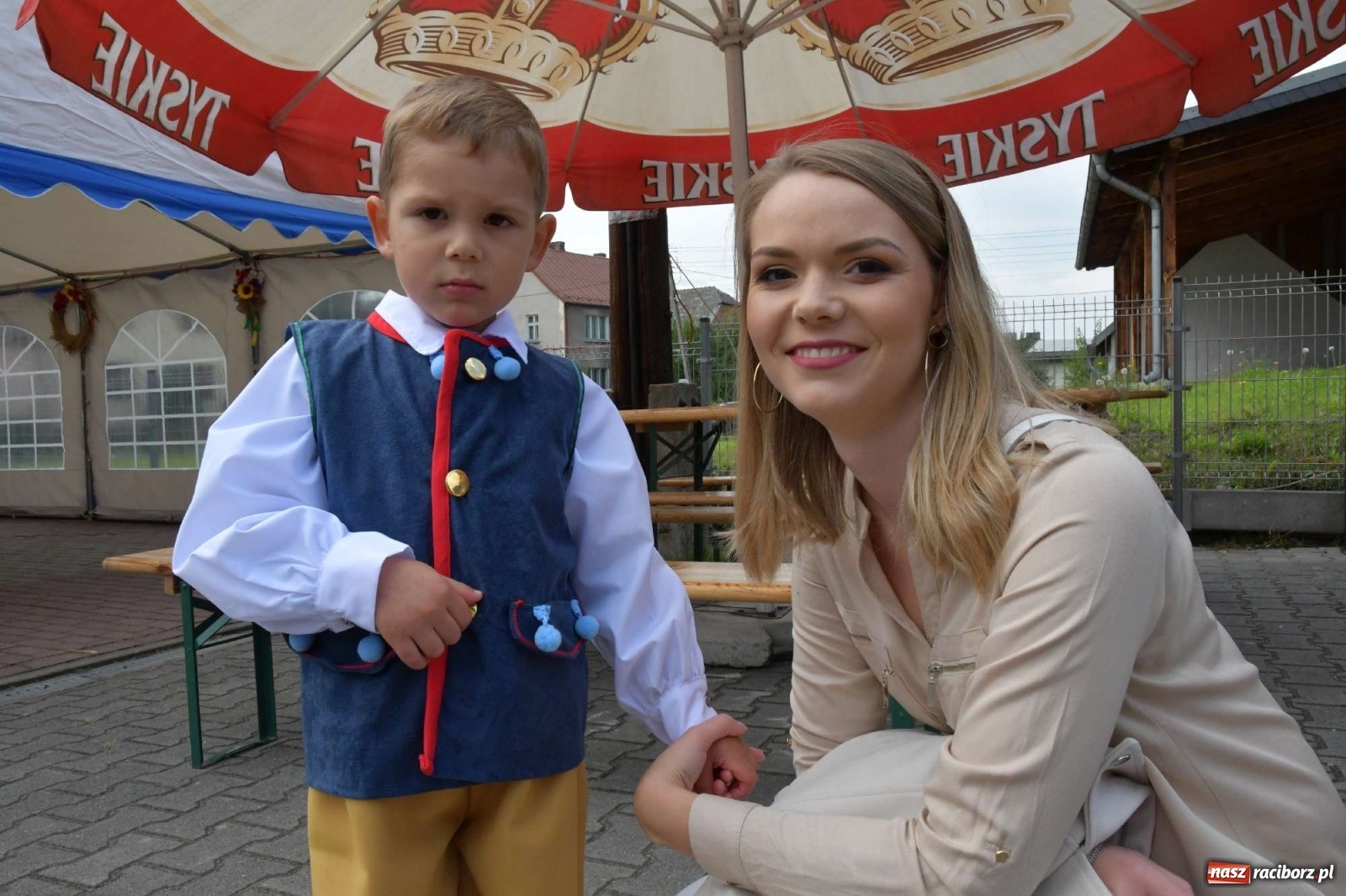 Zdjęcie w galerii na portalu naszraciborz.pl: Szczepionki jak napój bogów. Dożynki w Owsiszczach [FOTO i WIDEO] wiadomości z regionu