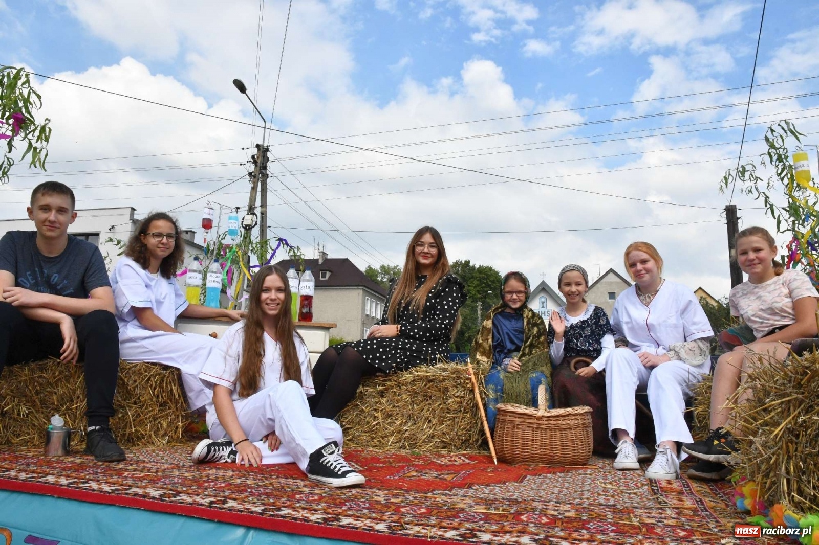 Zdjęcie w galerii na portalu naszraciborz.pl: Szczepionki jak napój bogów. Dożynki w Owsiszczach [FOTO i WIDEO] wiadomości z regionu