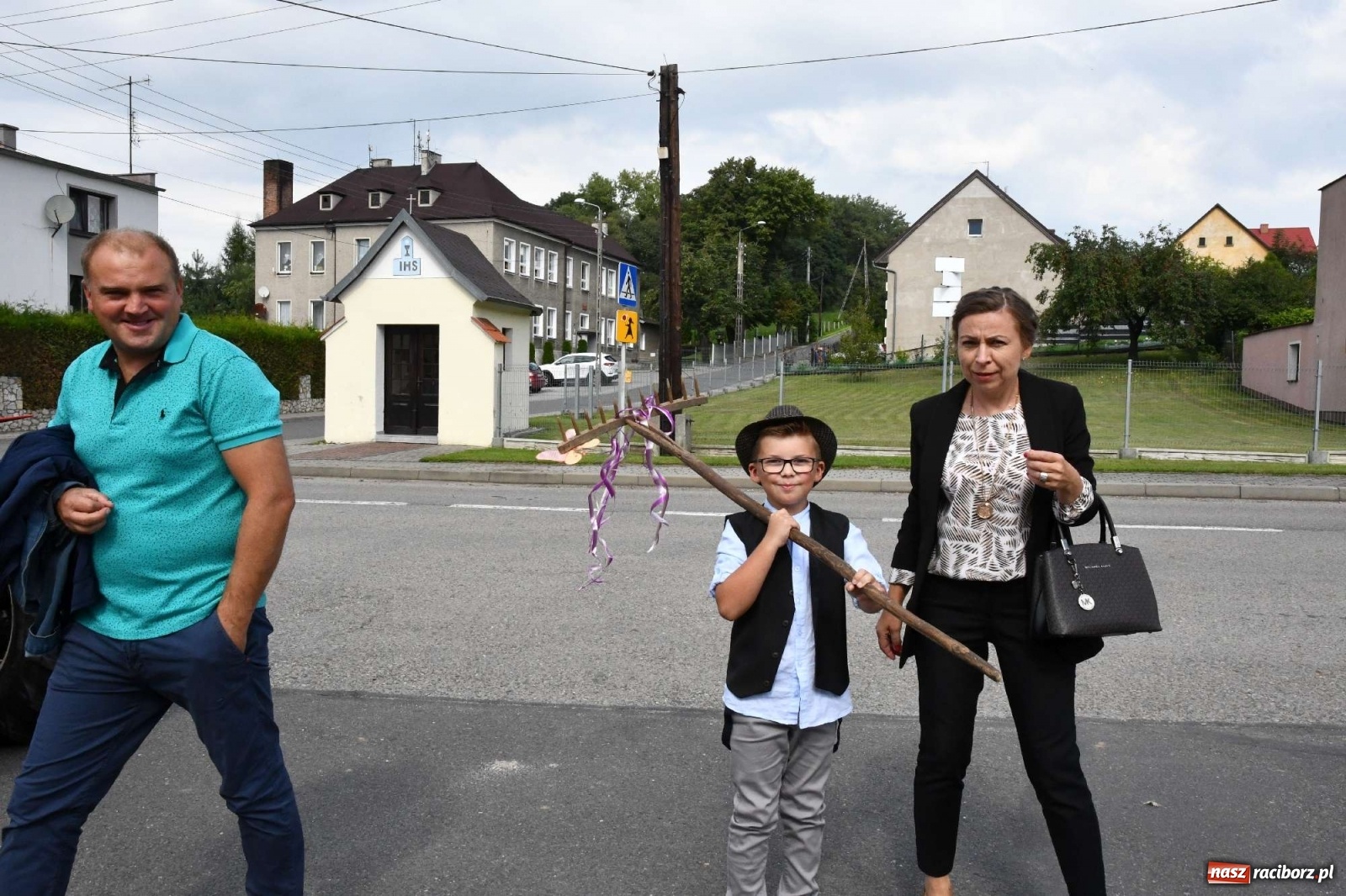 Zdjęcie w galerii na portalu naszraciborz.pl: Szczepionki jak napój bogów. Dożynki w Owsiszczach [FOTO i WIDEO] wiadomości z regionu