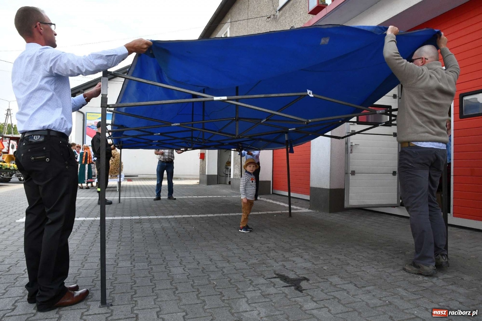 Zdjęcie w galerii na portalu naszraciborz.pl: Szczepionki jak napój bogów. Dożynki w Owsiszczach [FOTO i WIDEO] wiadomości z regionu