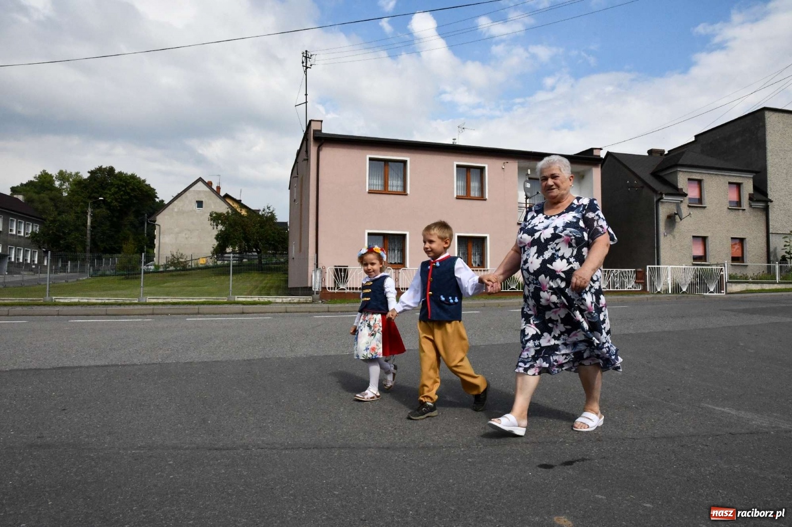Zdjęcie w galerii na portalu naszraciborz.pl: Szczepionki jak napój bogów. Dożynki w Owsiszczach [FOTO i WIDEO] wiadomości z regionu