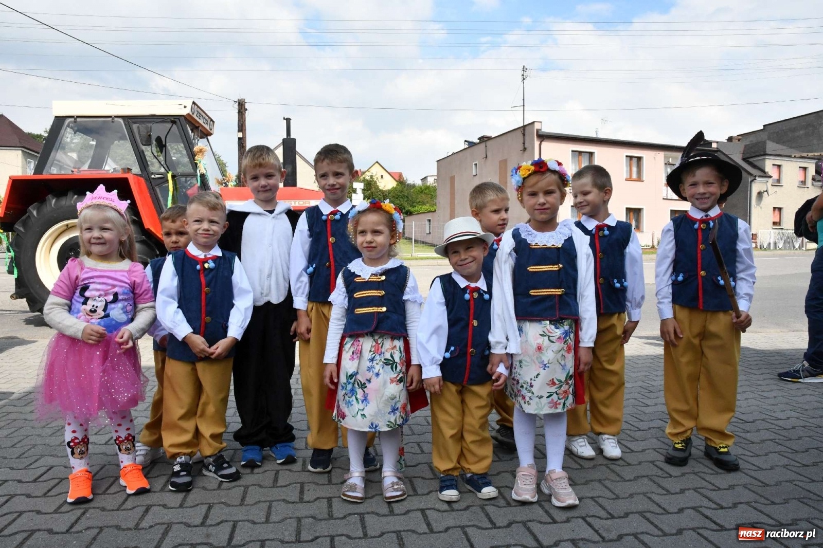 Zdjęcie w galerii na portalu naszraciborz.pl: Szczepionki jak napój bogów. Dożynki w Owsiszczach [FOTO i WIDEO] wiadomości z regionu