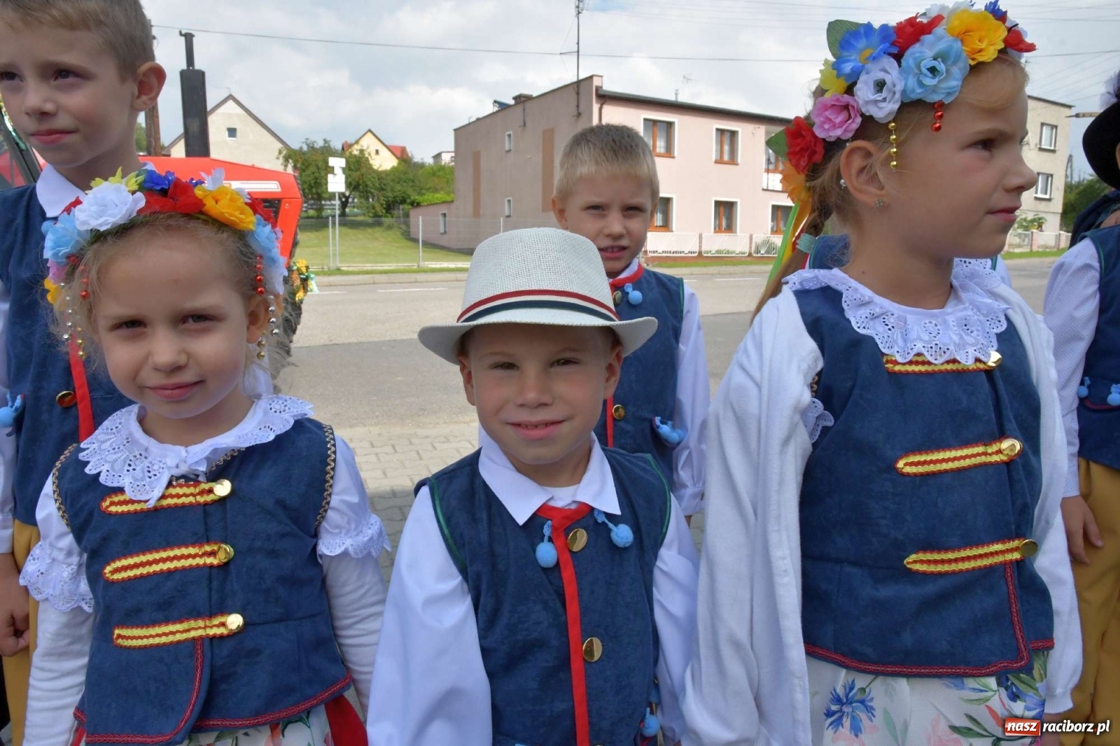 Zdjęcie w galerii na portalu naszraciborz.pl: Szczepionki jak napój bogów. Dożynki w Owsiszczach [FOTO i WIDEO] wiadomości z regionu