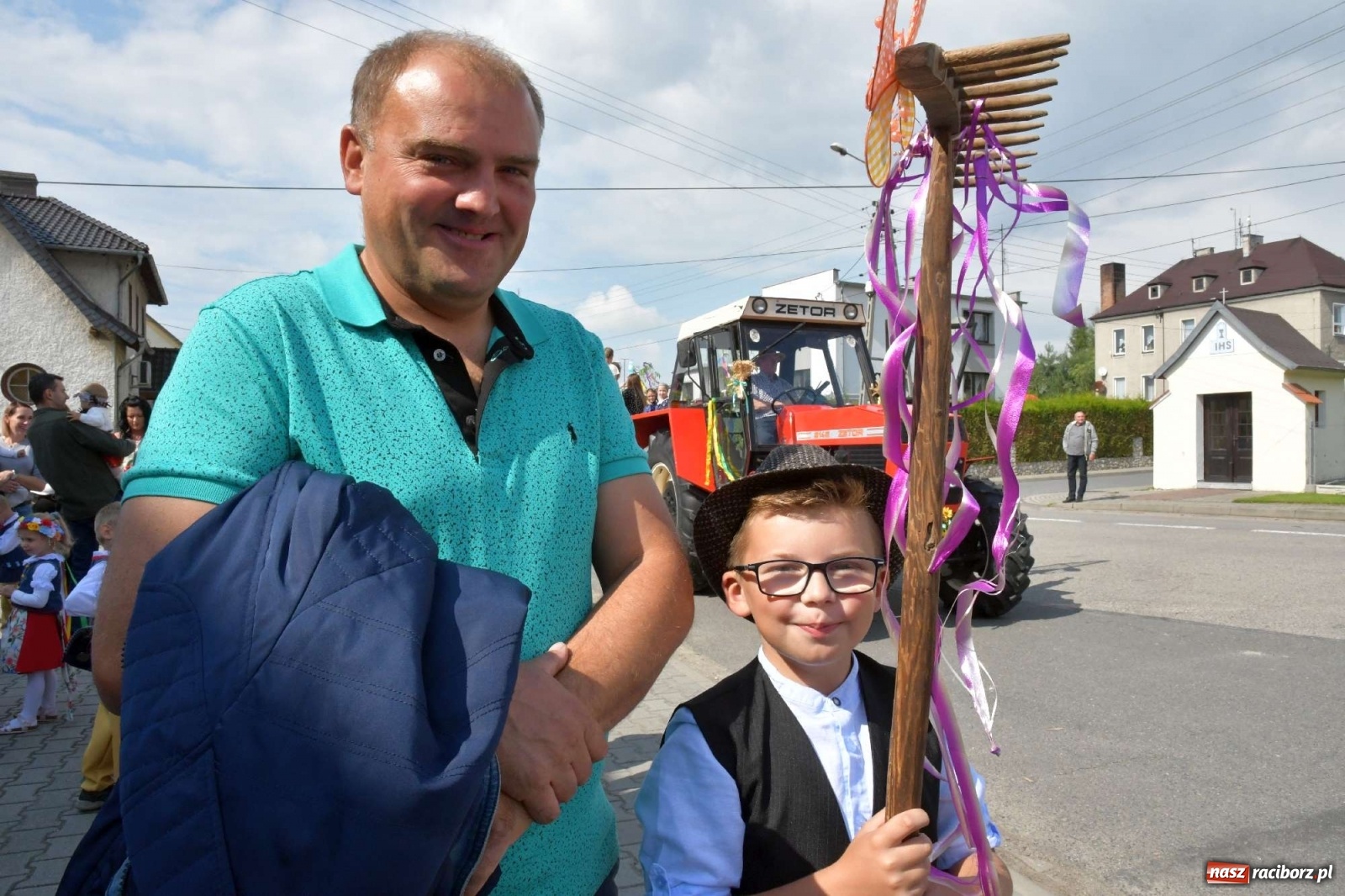 Zdjęcie w galerii na portalu naszraciborz.pl: Szczepionki jak napój bogów. Dożynki w Owsiszczach [FOTO i WIDEO] wiadomości z regionu