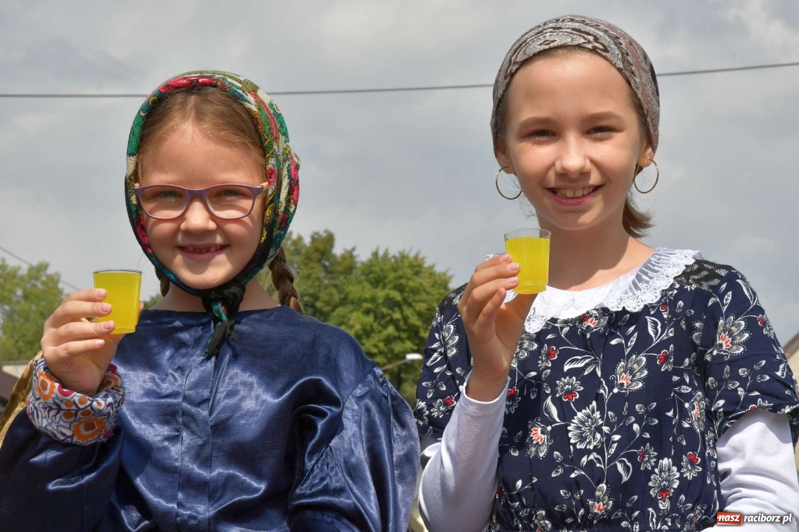 Zdjęcie w galerii na portalu naszraciborz.pl: Szczepionki jak napój bogów. Dożynki w Owsiszczach [FOTO i WIDEO] wiadomości z regionu