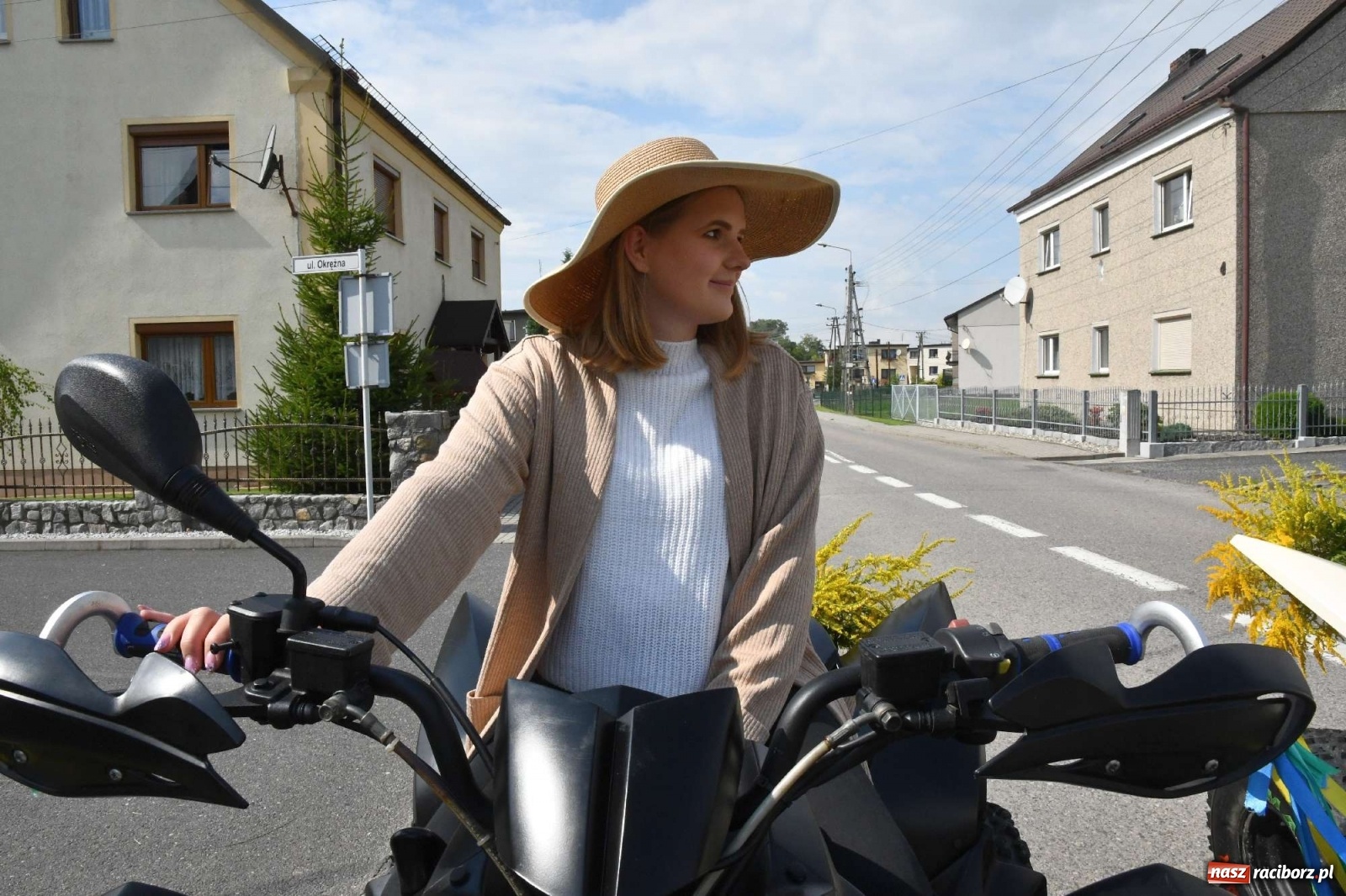 Zdjęcie w galerii na portalu naszraciborz.pl: Szczepionki jak napój bogów. Dożynki w Owsiszczach [FOTO i WIDEO] wiadomości z regionu