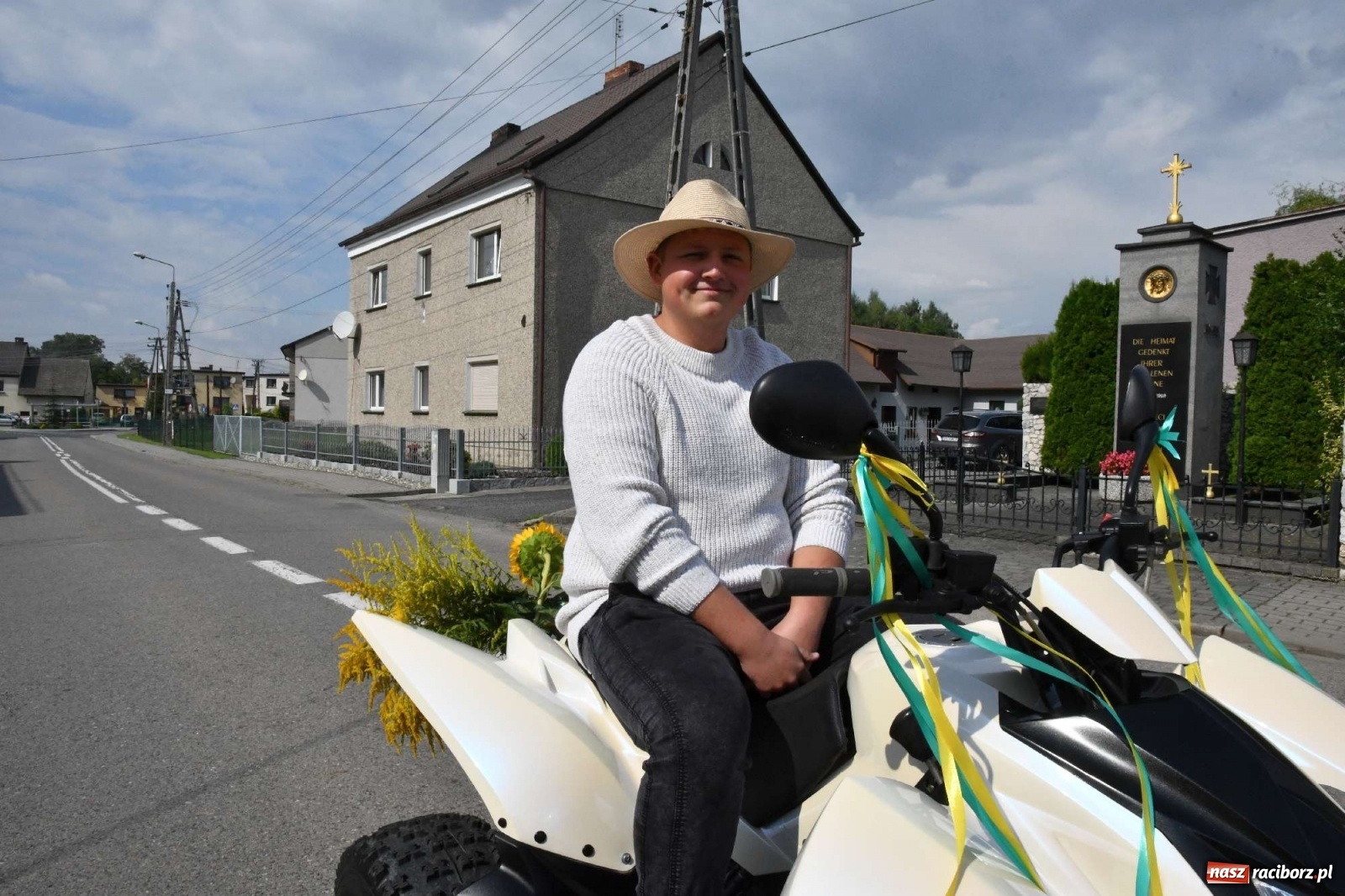 Zdjęcie w galerii na portalu naszraciborz.pl: Szczepionki jak napój bogów. Dożynki w Owsiszczach [FOTO i WIDEO] wiadomości z regionu