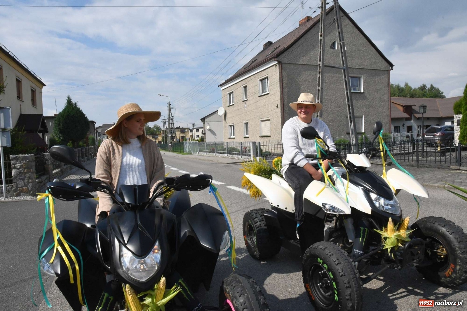 Zdjęcie w galerii na portalu naszraciborz.pl: Szczepionki jak napój bogów. Dożynki w Owsiszczach [FOTO i WIDEO] wiadomości z regionu