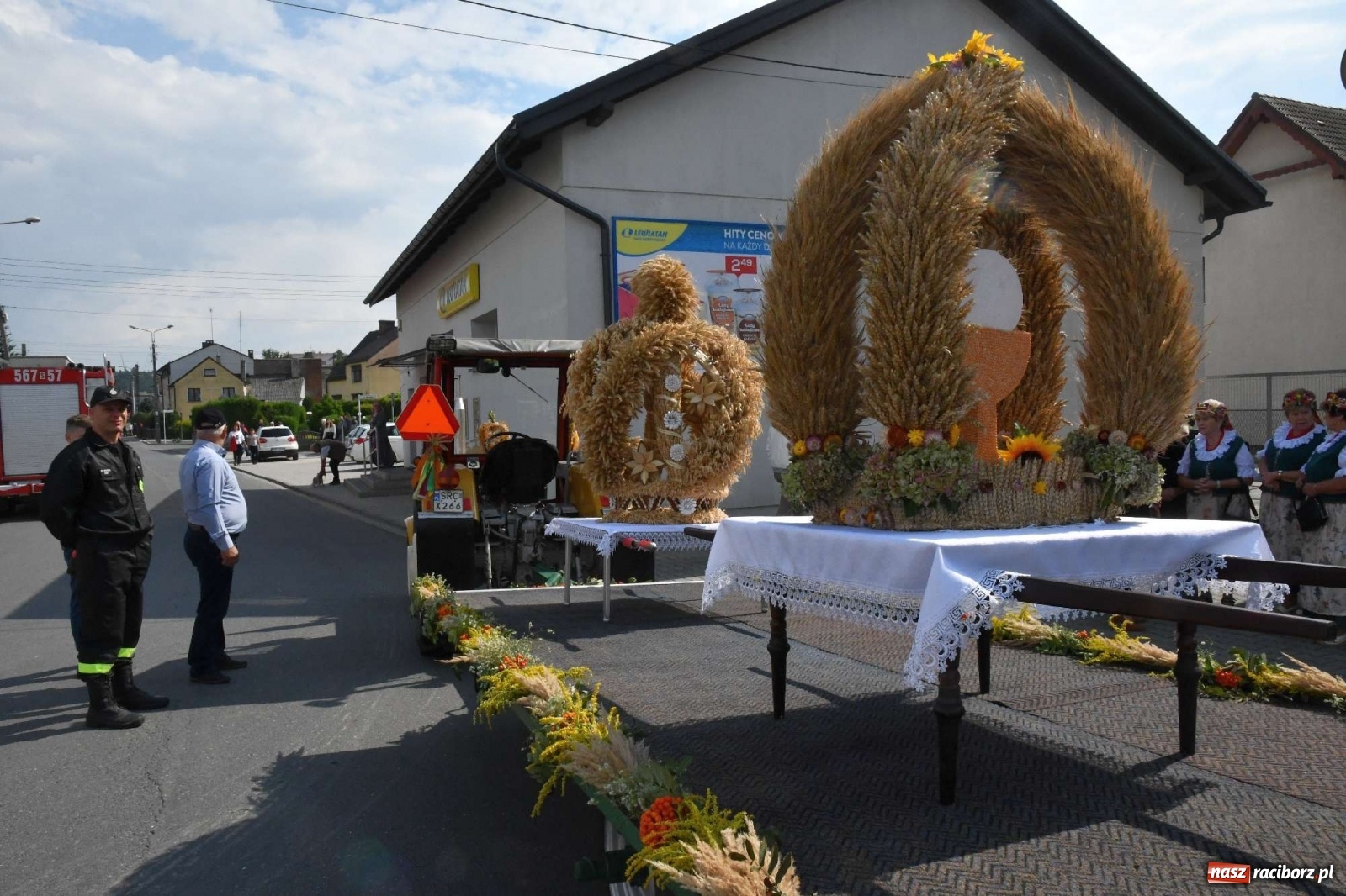 Zdjęcie w galerii na portalu naszraciborz.pl: Szczepionki jak napój bogów. Dożynki w Owsiszczach [FOTO i WIDEO] wiadomości z regionu