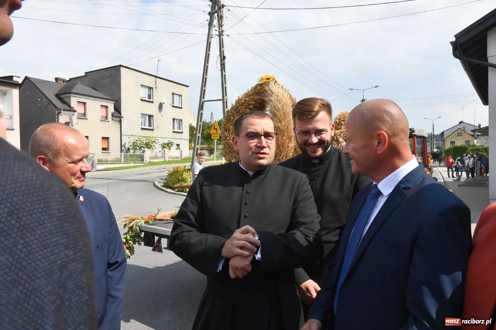 Zdjęcie w galerii na portalu naszraciborz.pl: Szczepionki jak napój bogów. Dożynki w Owsiszczach [FOTO i WIDEO] wiadomości z regionu