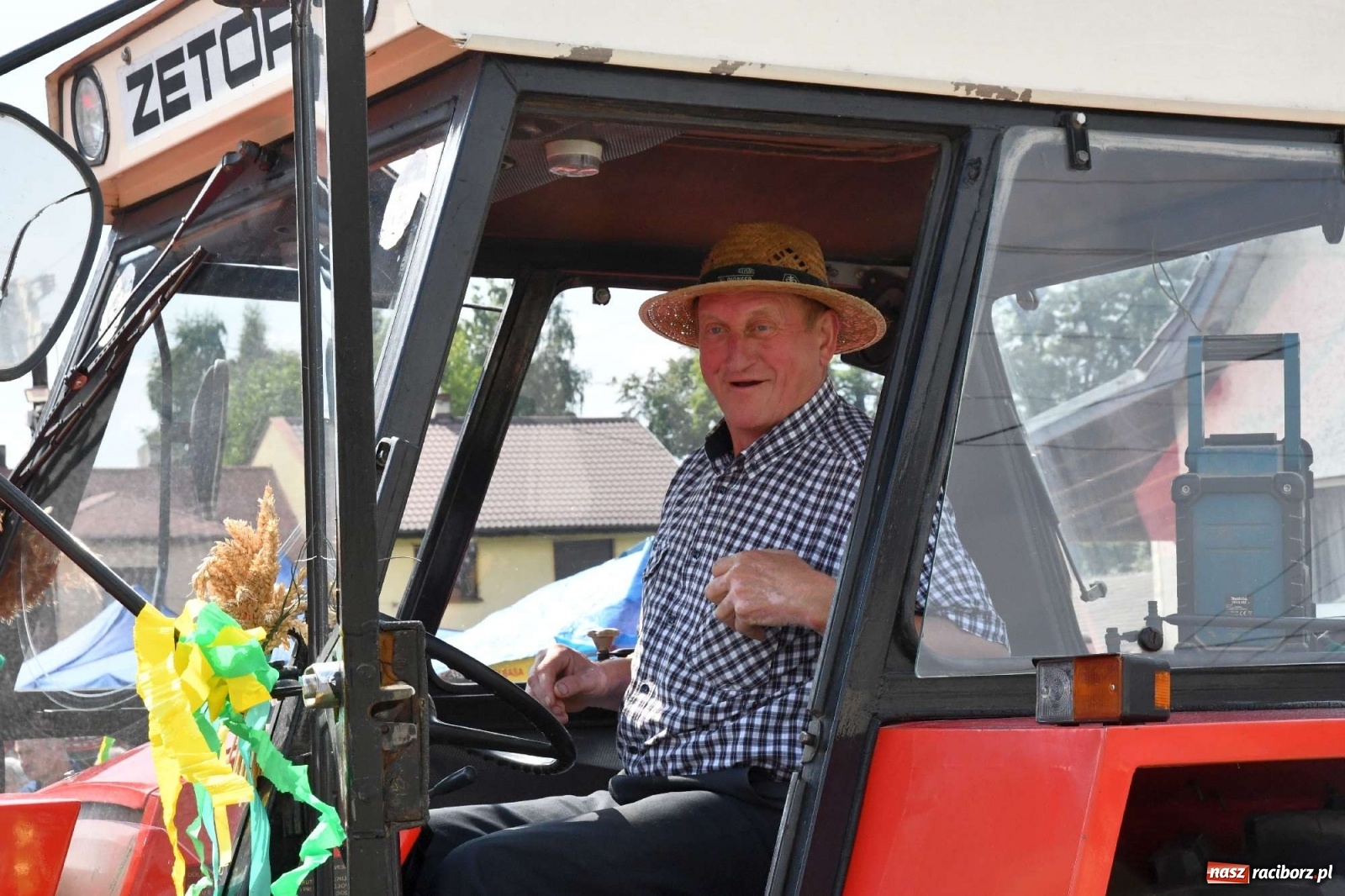 Zdjęcie w galerii na portalu naszraciborz.pl: Szczepionki jak napój bogów. Dożynki w Owsiszczach [FOTO i WIDEO] wiadomości z regionu